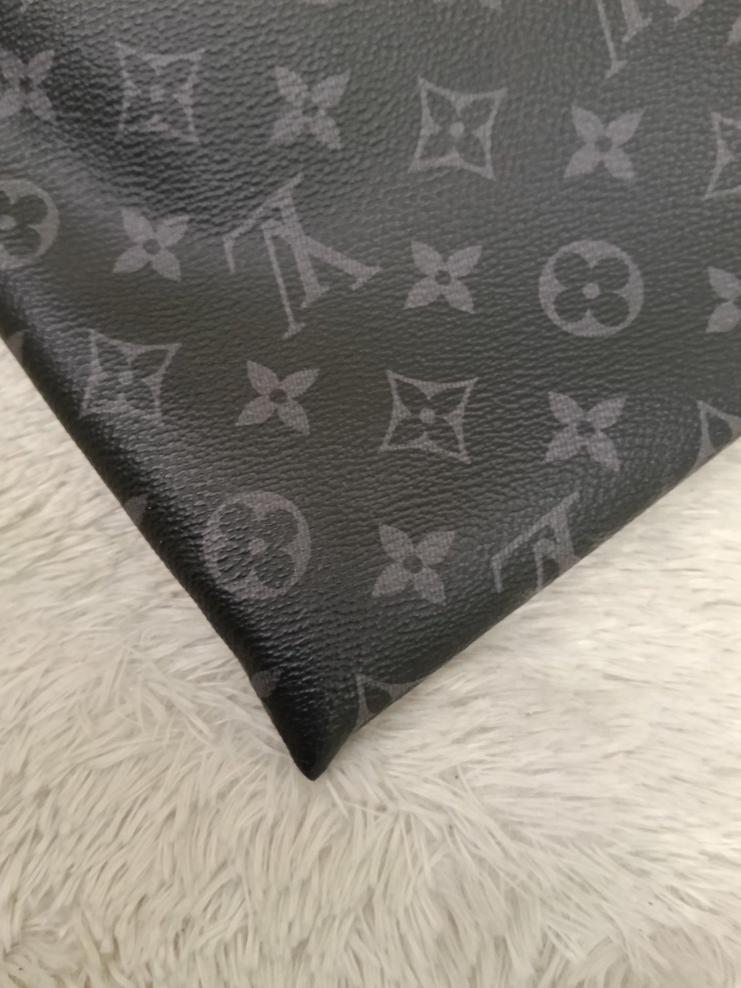 LV Pochette Discovery GM Monogram Eclipse 2019