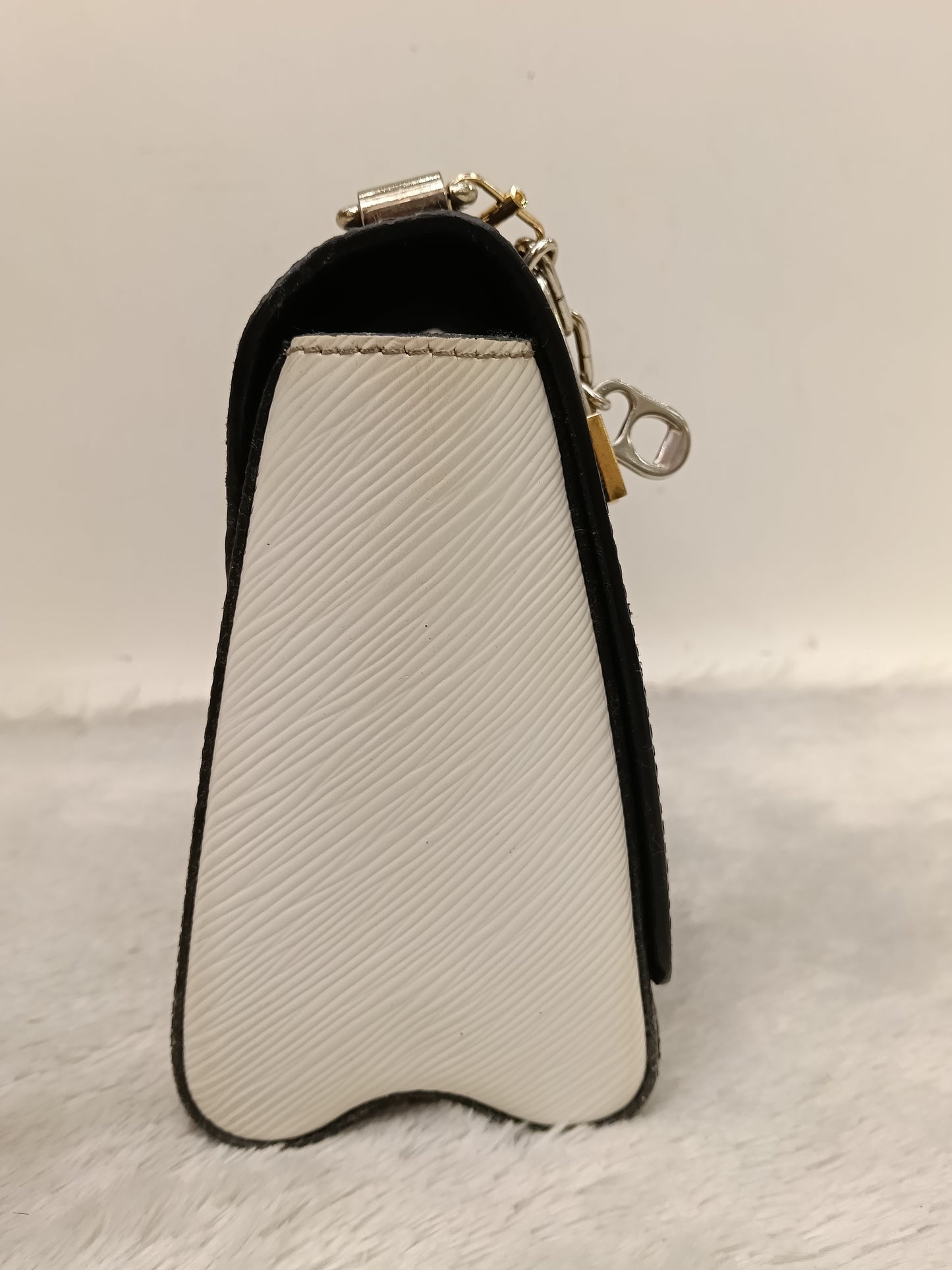 LV Twist MM Epi Love Lock Charms Black White Red 2018