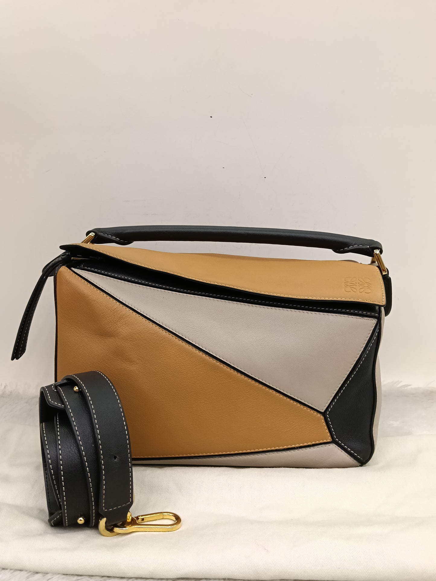 Loewe Puzzle Medium Amber Light Oat Black GHW 2019