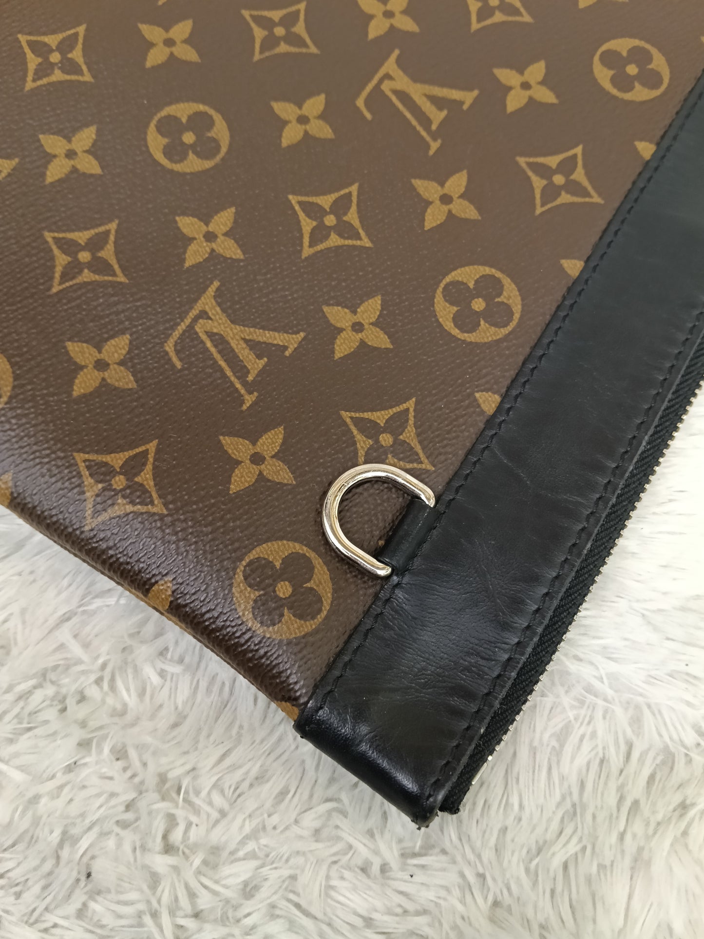 LV Pochette Discovery GM Monogram Macassar 2020