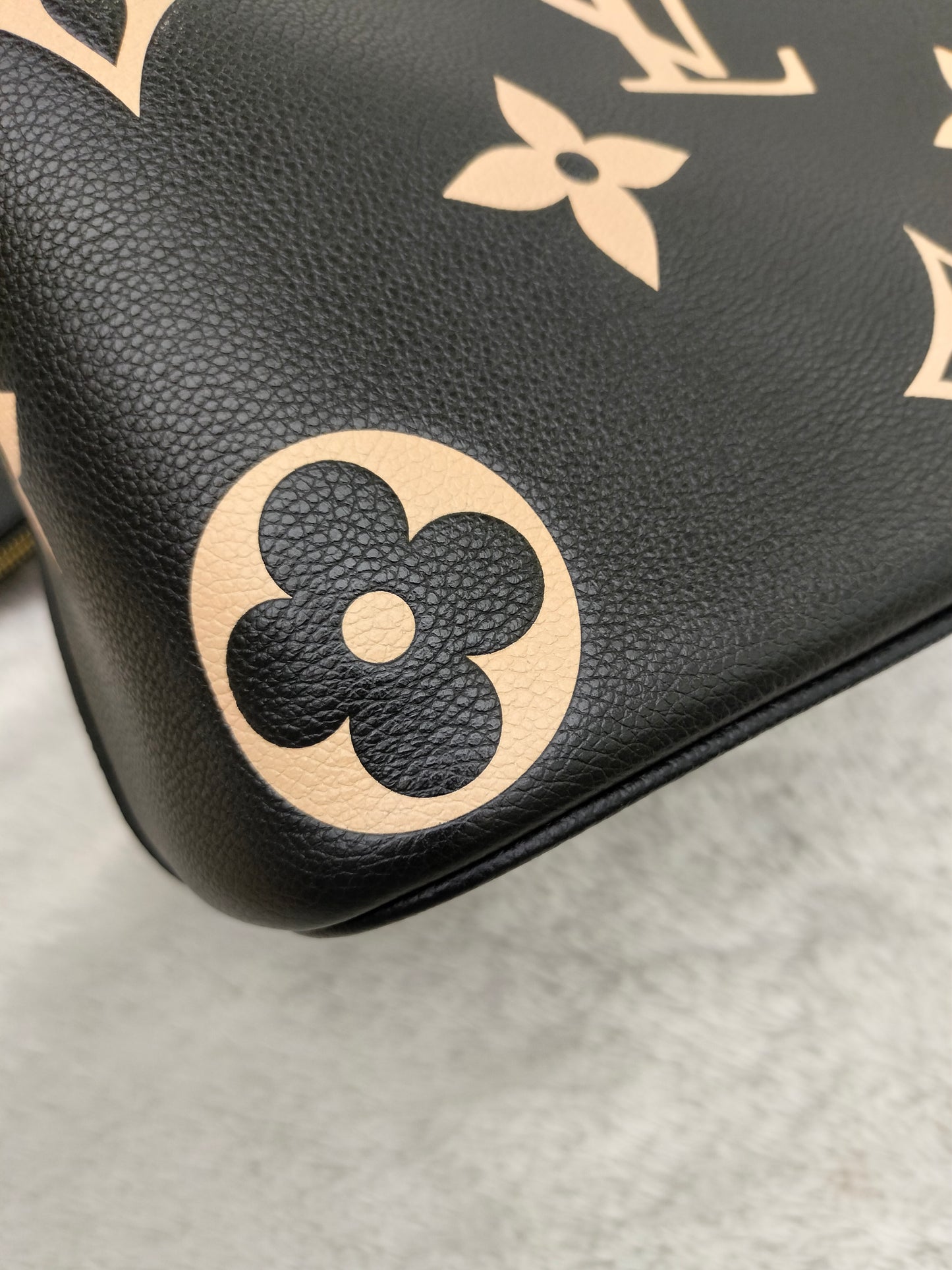 LV Neo Noe MM Monogram Empreinte Noir Creme (CHIP)