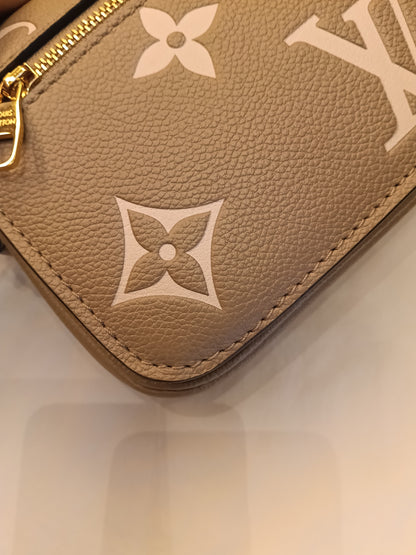 *Neverbeen Used* LV Metis East West Monogram Empreinte Giant Tourterelle Creme 2024 (CHIP)