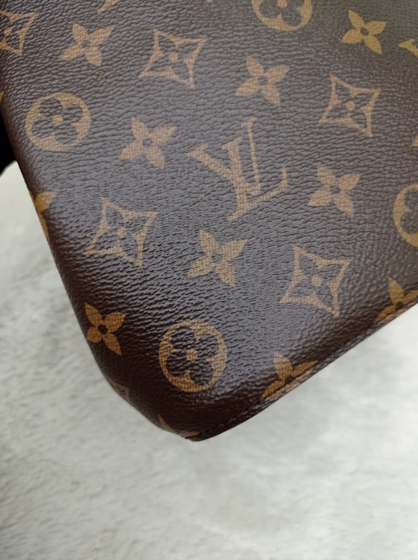 LV Neo Noe MM Monogram Freesia 2018