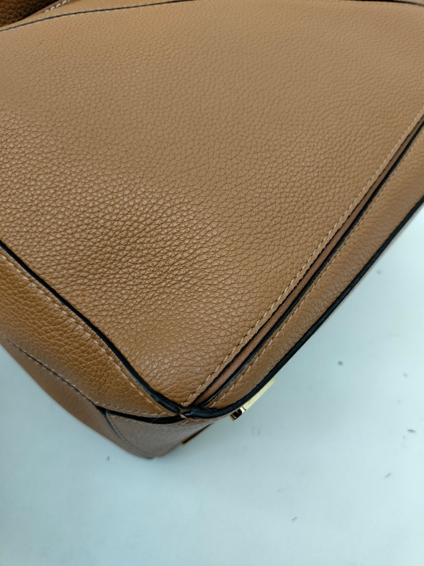 Loewe Puzzle Medium Grained Light Caramel GHW 2018