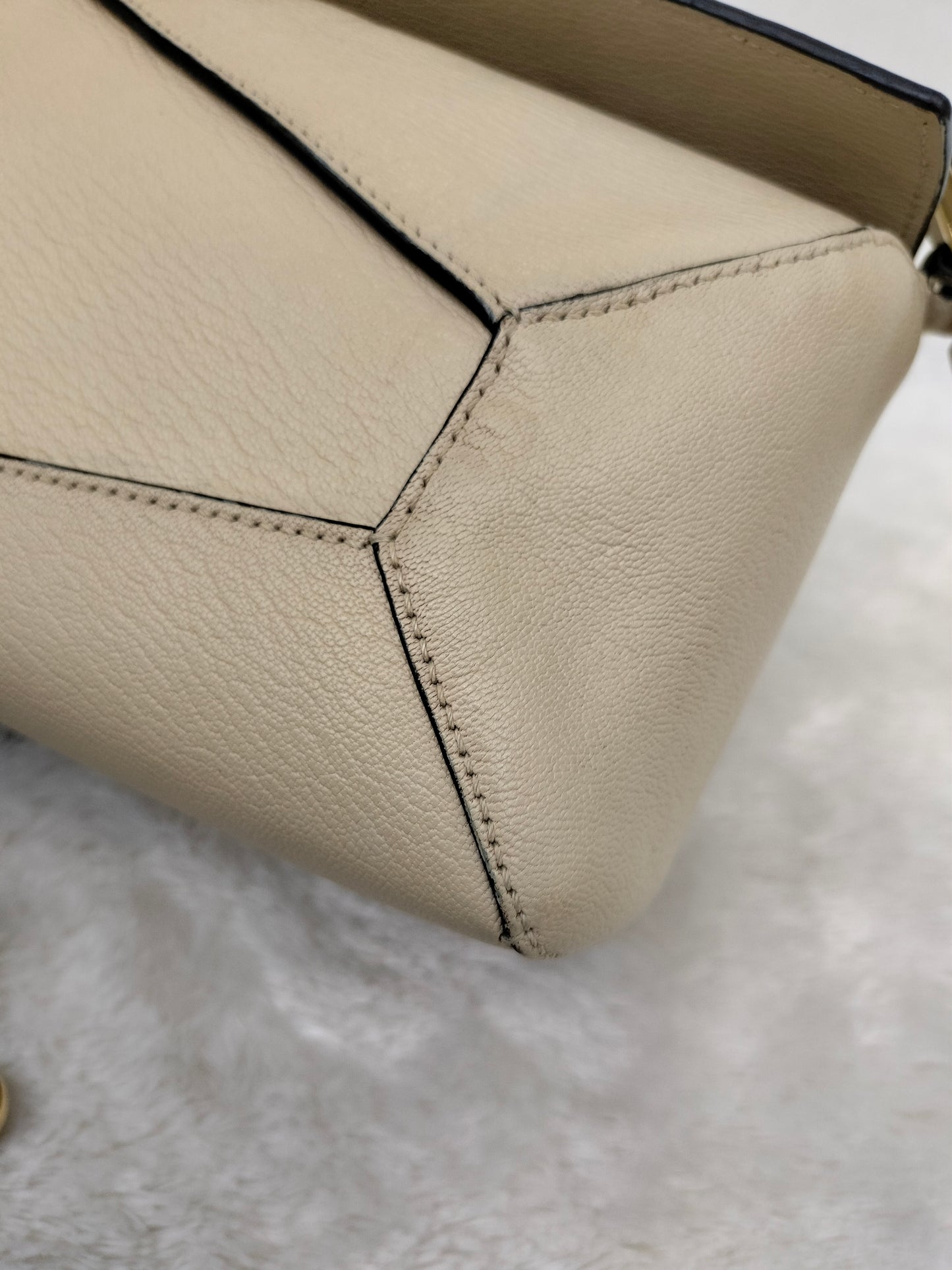 Loewe Puzzle Small Edge Angora GHW 2021