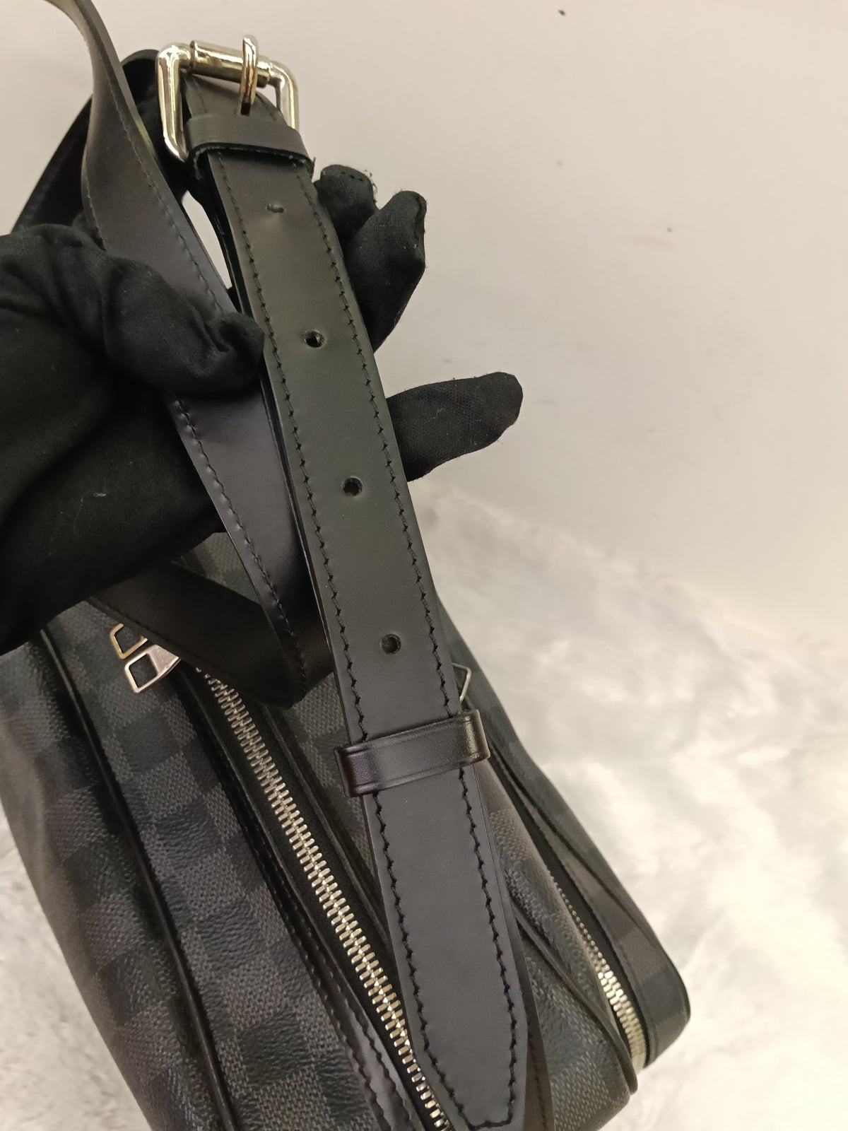 LV Sac Leoh Messenger Graphite 2008