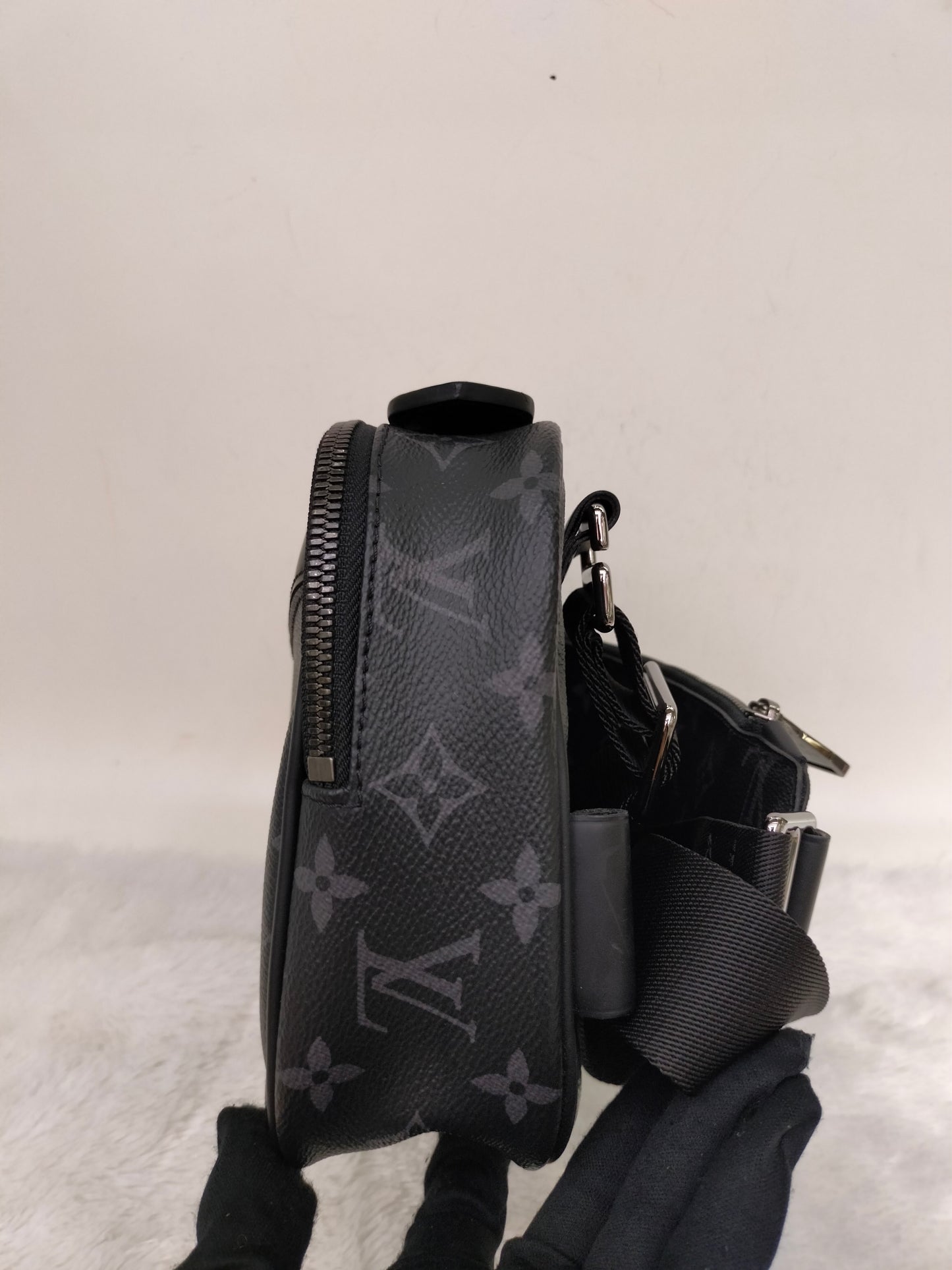LV Bumbag Explorer Monogram Eclipse 2019