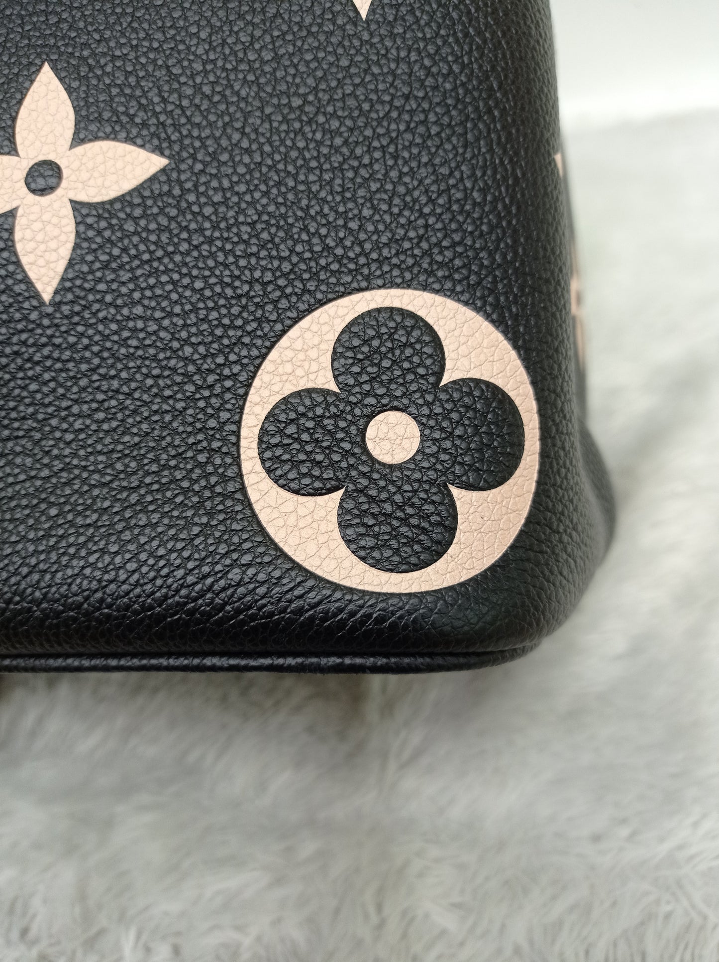 LV Neo Noe MM Monogram Empreinte Noir Creme (CHIP)