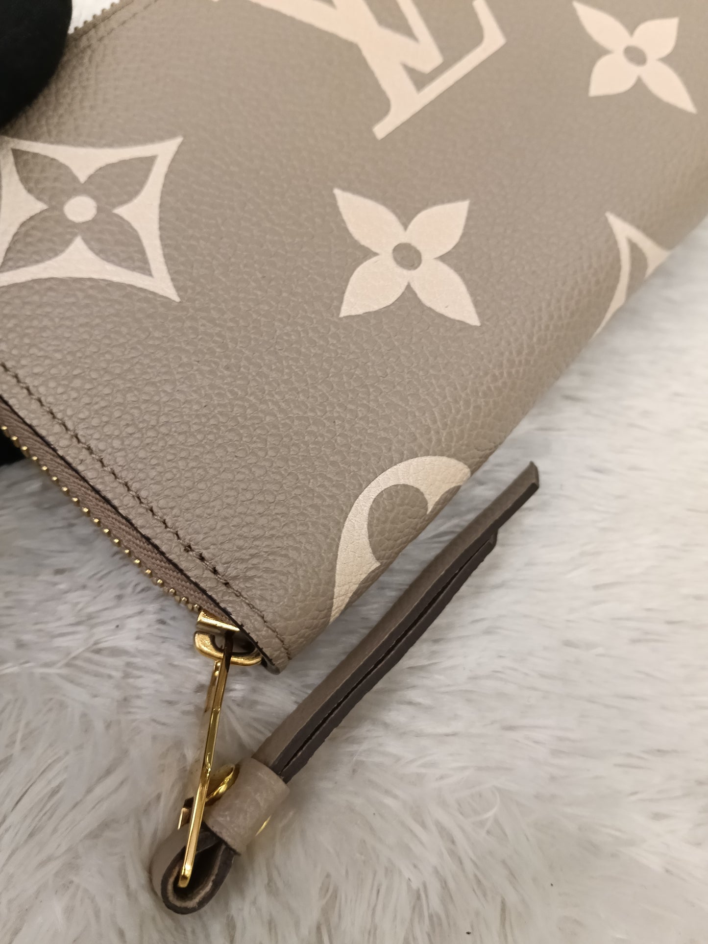 LV Zippy Wallet Monogram Empreinte Tourterelle Creme (CHIP)