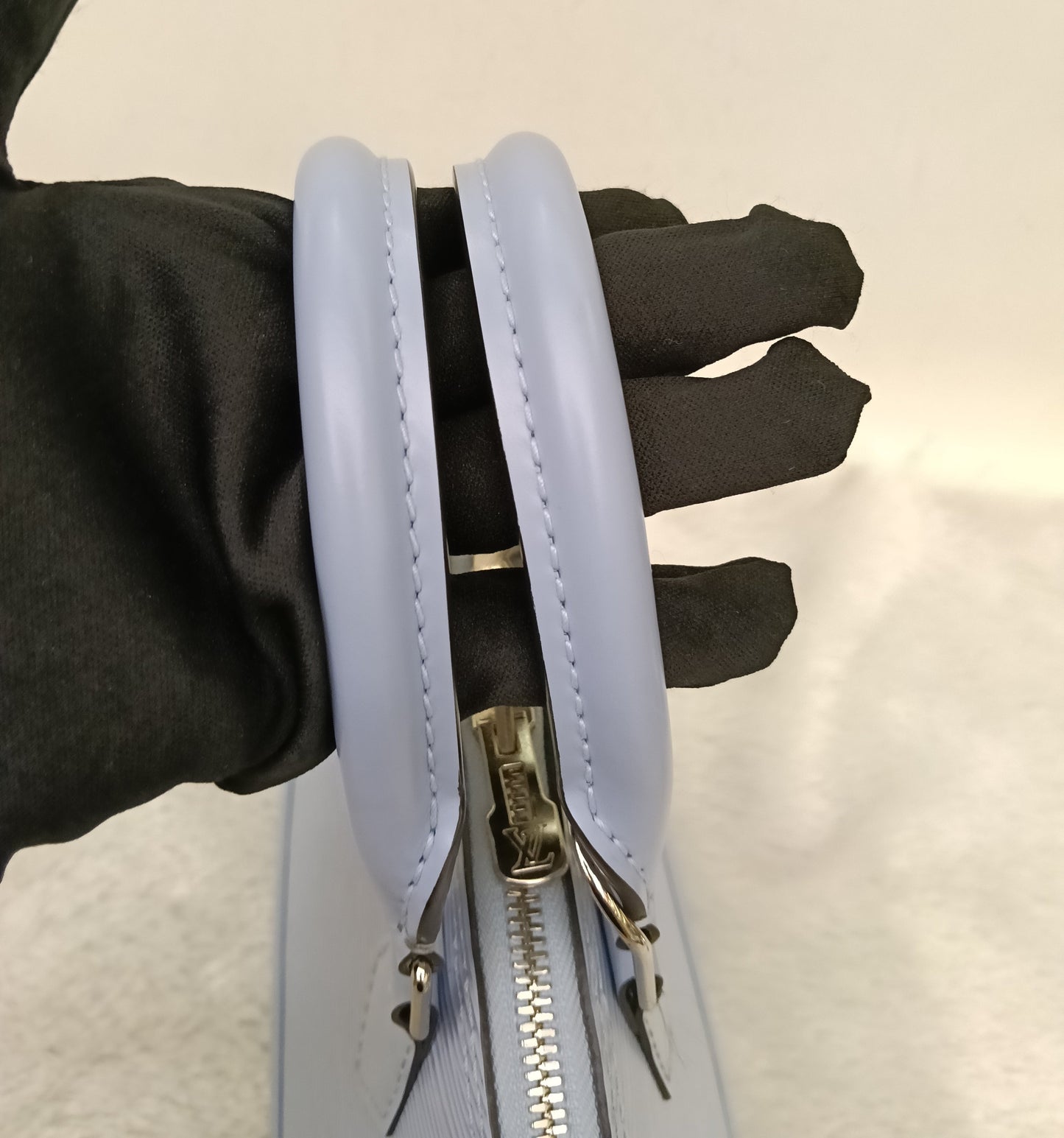 LV Alma BB Epi Bleu Nuage (CHIP)