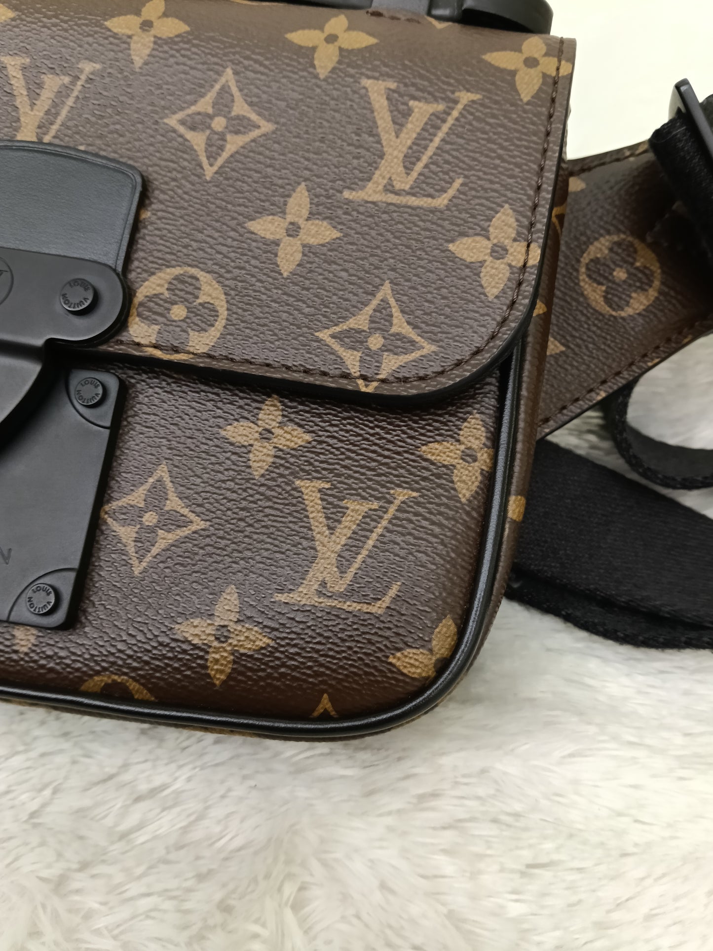 LV S Lock Waist Bag Monogram Macassar (CHIP)