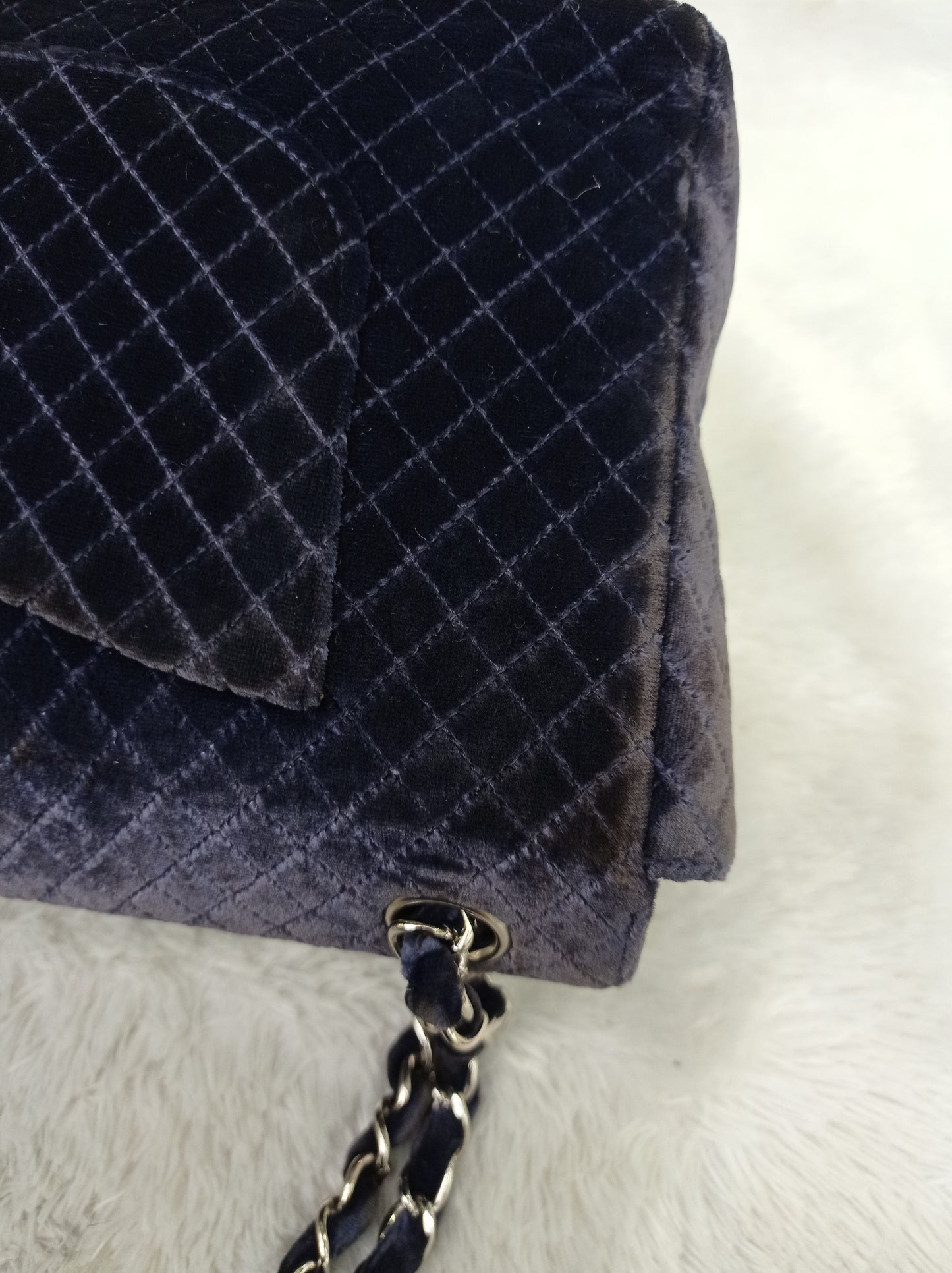 Chanel Medium Velvet Navy Blue Vintage SHW SF (broken holo)
