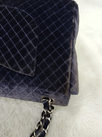 Chanel Medium Velvet Navy Blue Vintage SHW SF (broken holo)