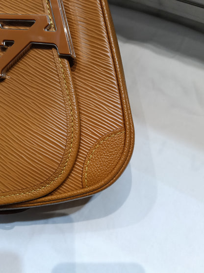 LV Buci NM Epi Gold Miel (CHIP)