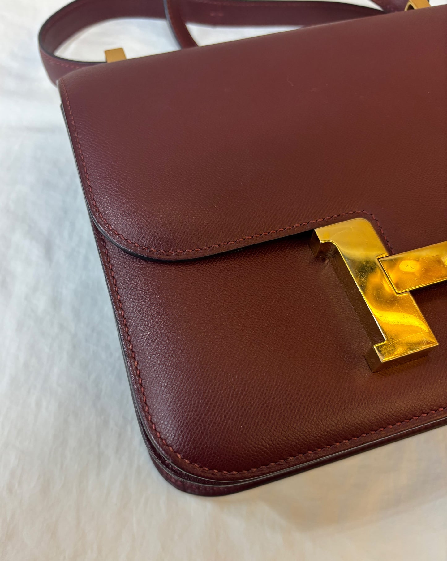 Constance 24 Epsom Bordeaux GHW #Y