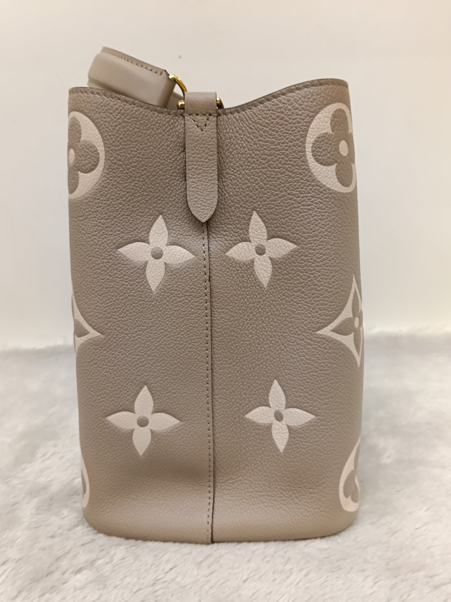 LV Neo Noe MM Monogram Empreinte Tourterelle Creme (CHIP)