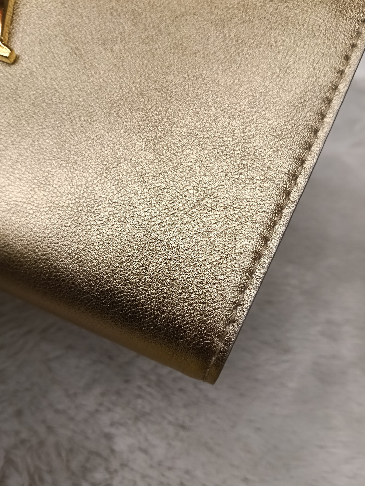 LV Pouch Louise EW Cuir Dore 2015