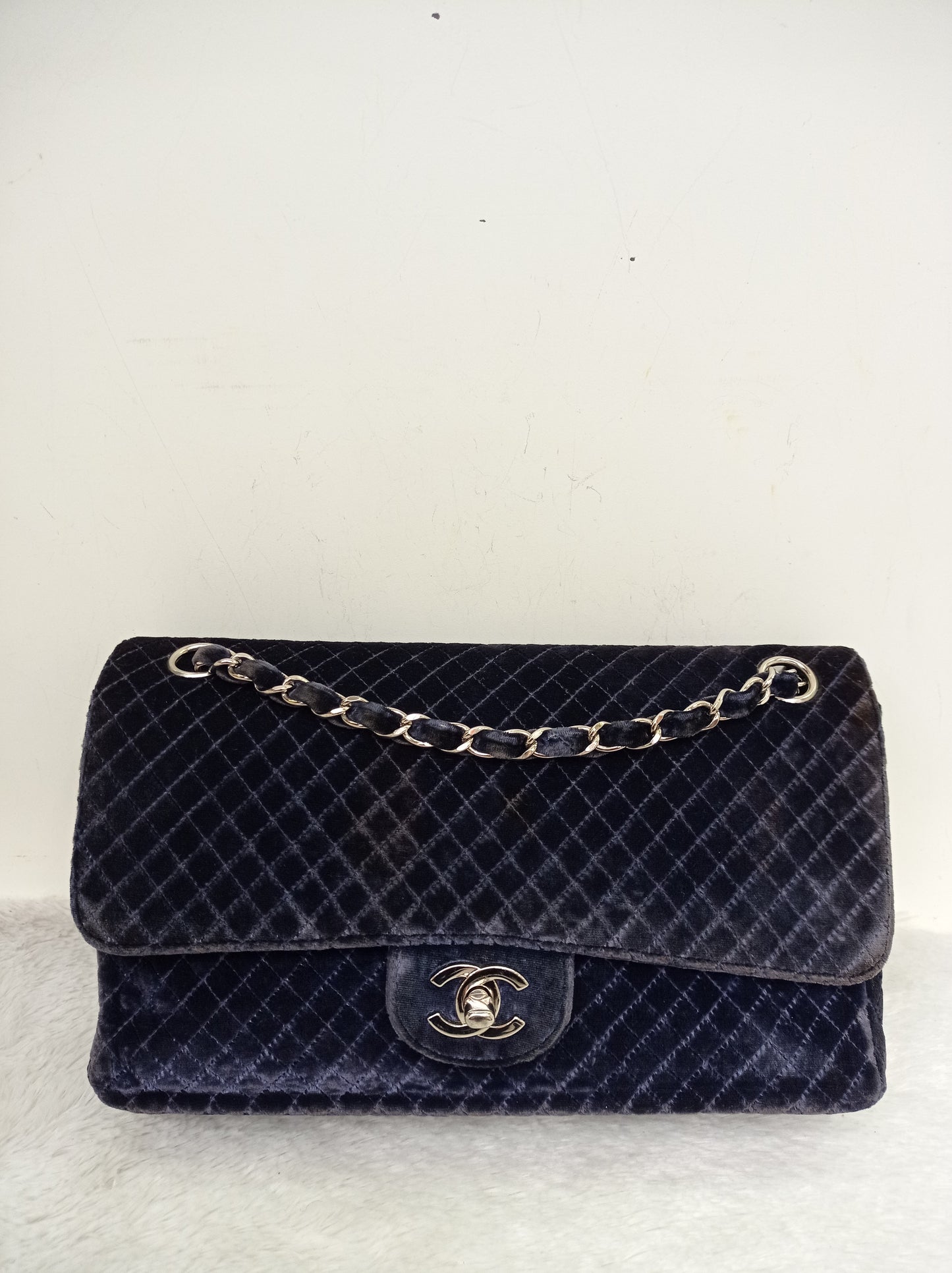 Chanel Medium Velvet Navy Blue Vintage SHW SF (broken holo)