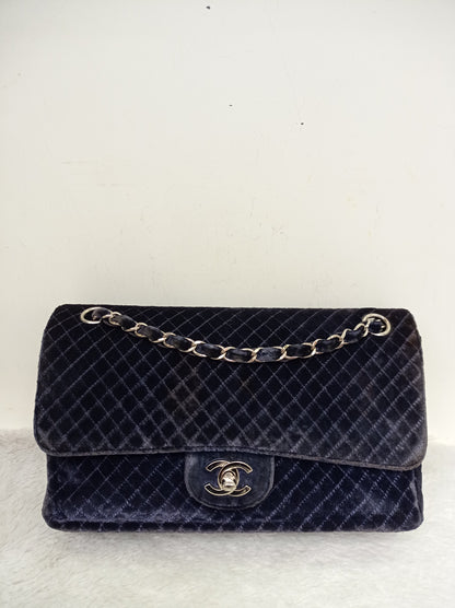 Chanel Medium Velvet Navy Blue Vintage SHW SF (broken holo)