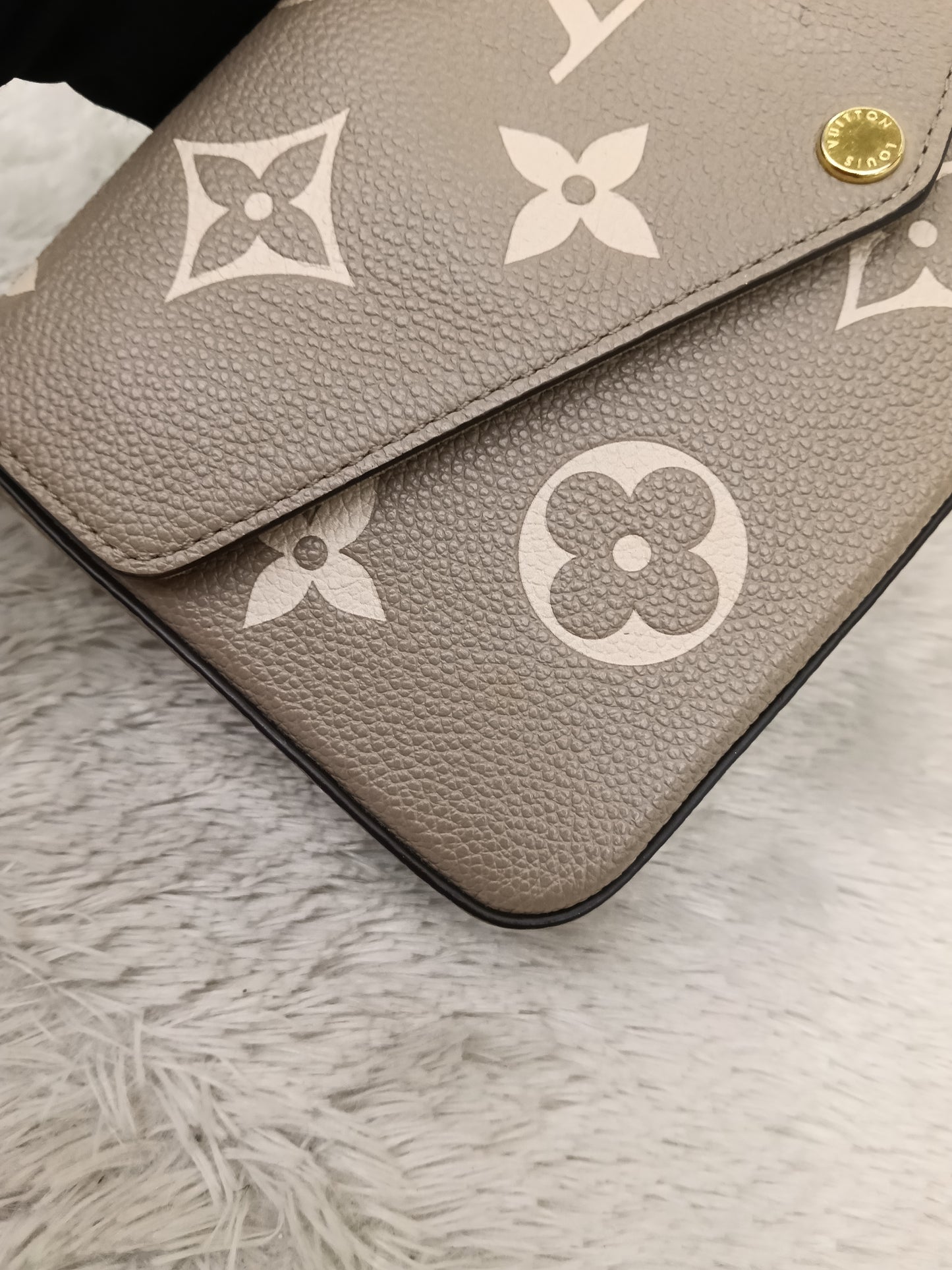 LV Pochette Felicie GM Monogram Empreinte Tourterelle Creme (CHIP)