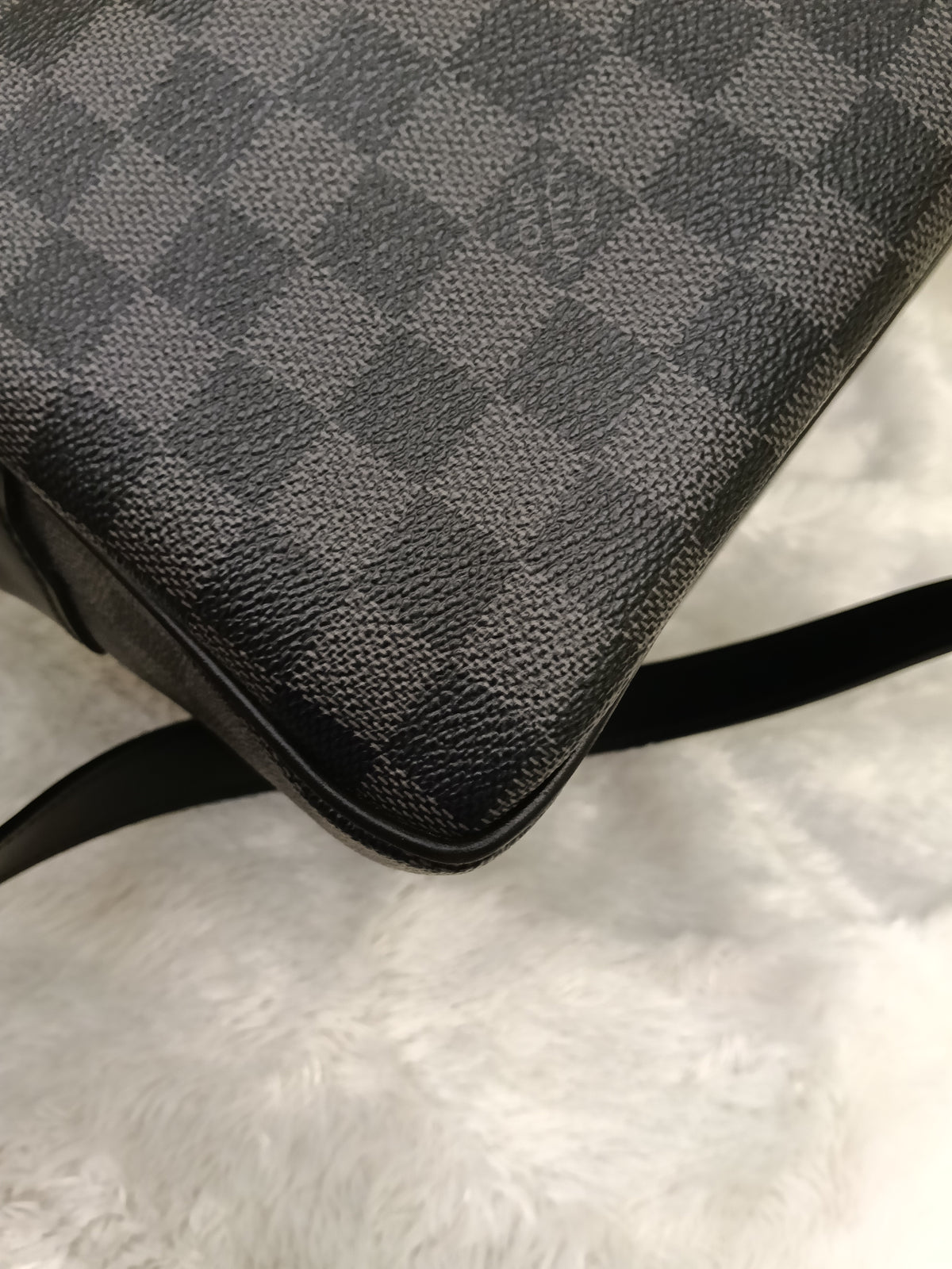 LV Sac Leoh Messenger Graphite 2008
