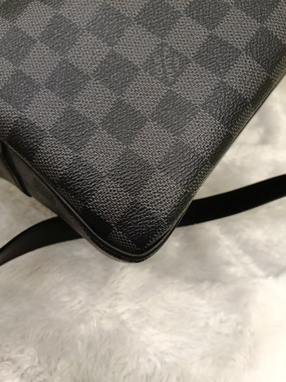 LV Sac Leoh Messenger Graphite 2008