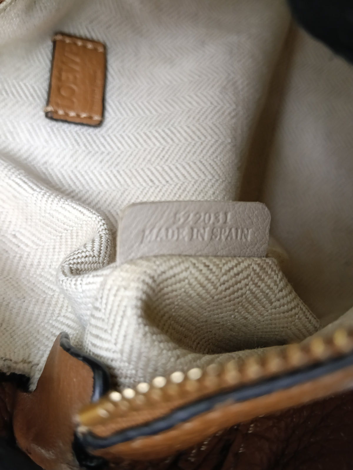 Loewe Puzzle Mini Grained Caramel GHW 2020