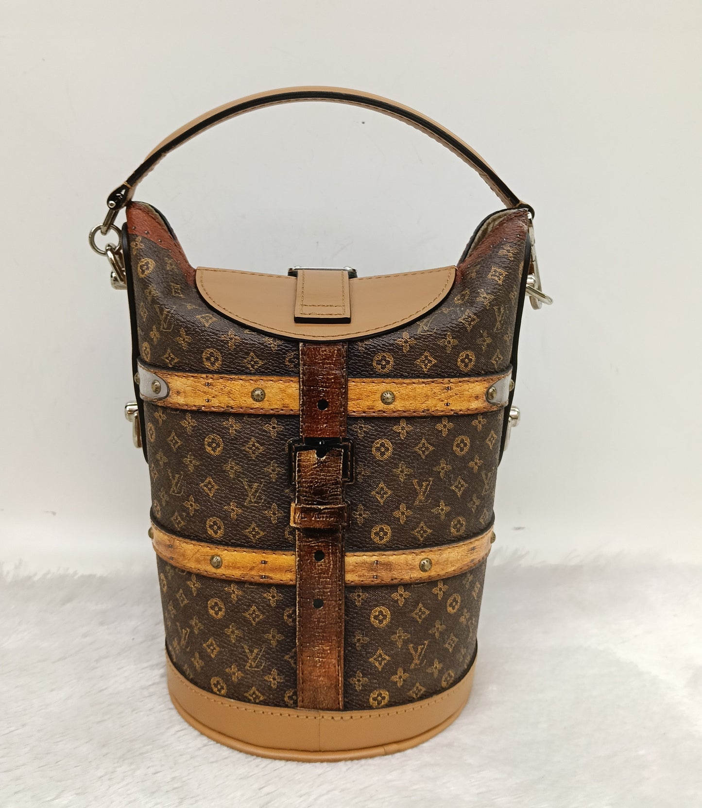 LV Duffle Transformed Monogram Time Trunk 2018