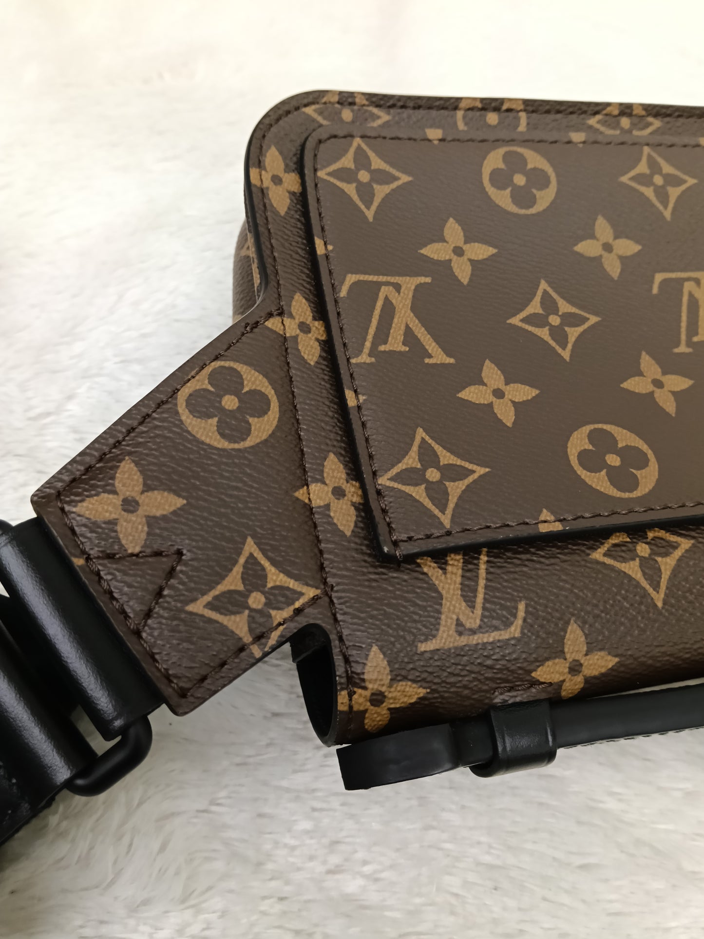 LV S Lock Waist Bag Monogram Macassar (CHIP)