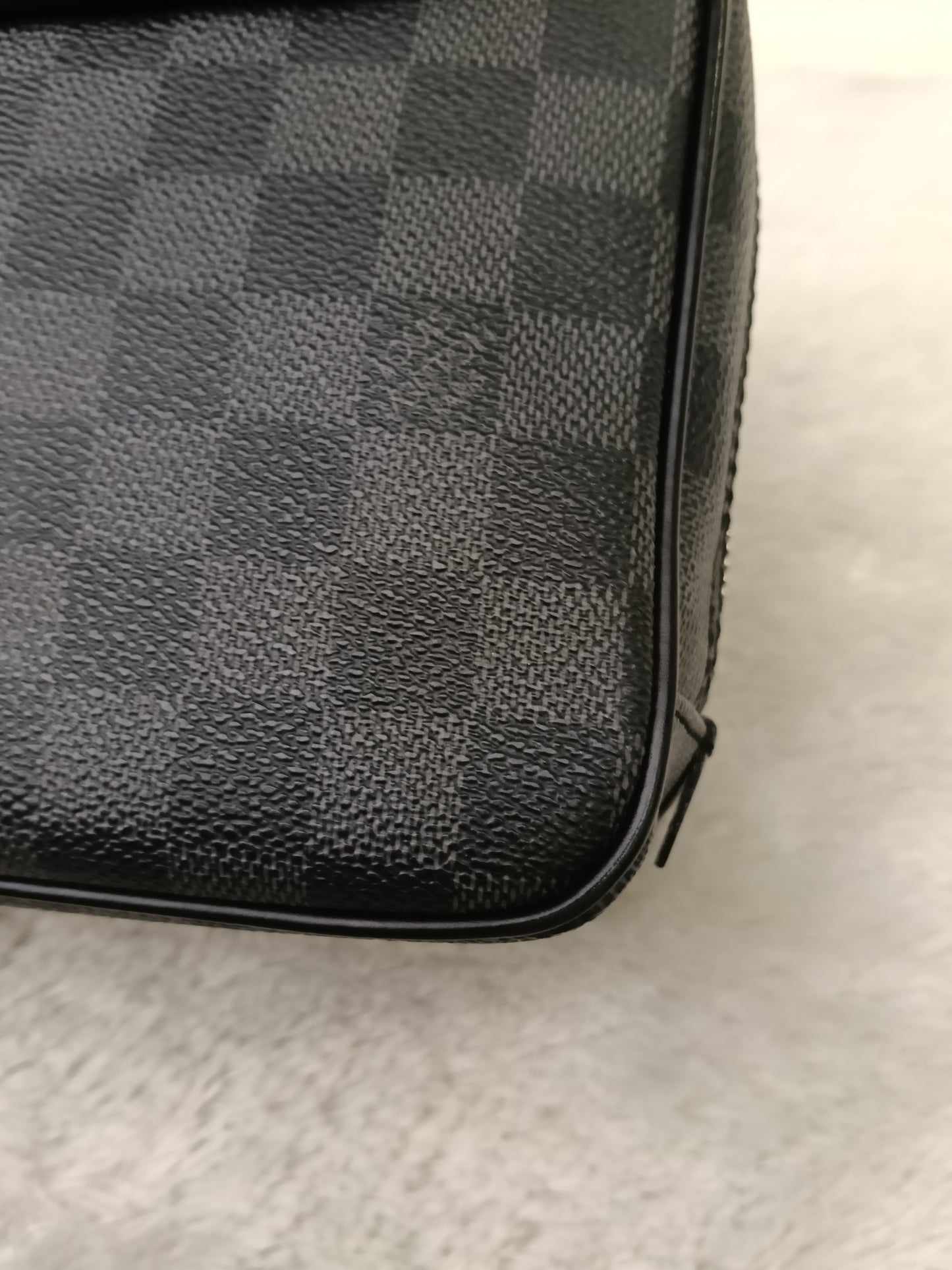 LV Hanging Toiletry Kit Graphite 2013