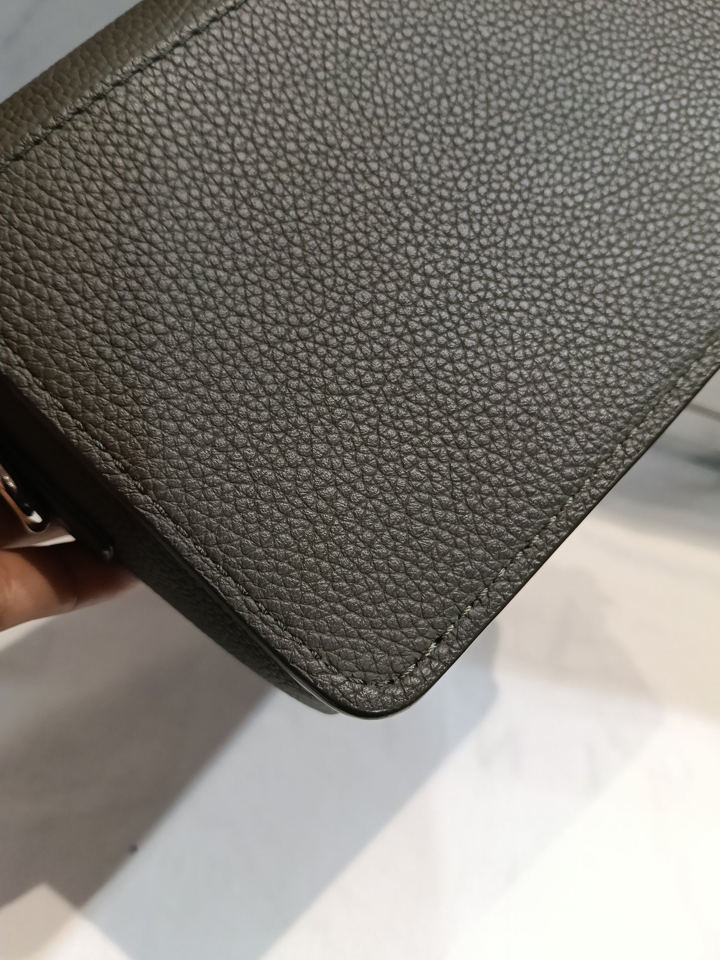 LV Fastline Wearable Wallet Aerogram Khaki (CHIP)