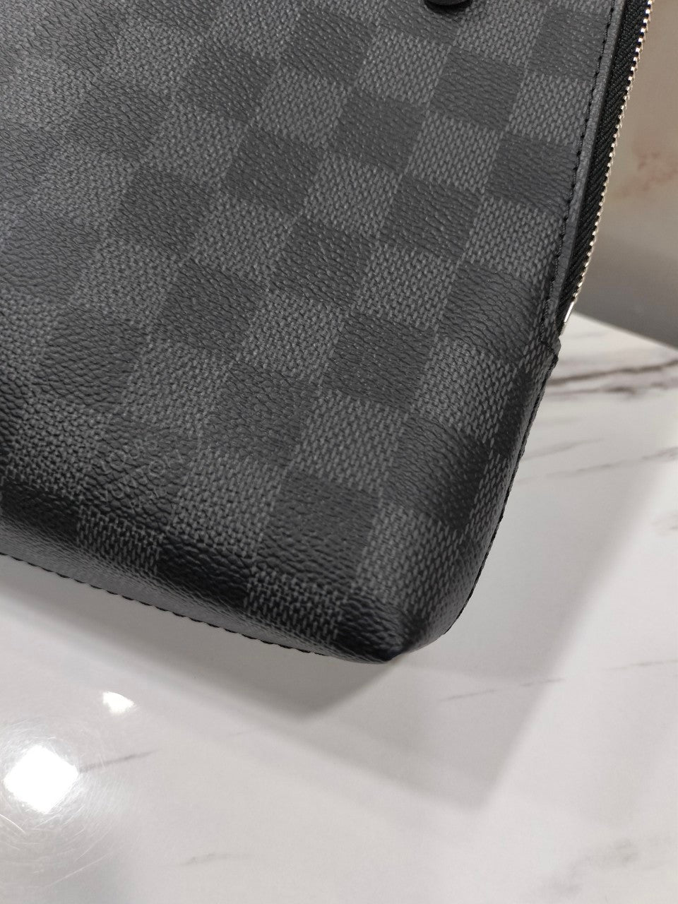 LV Zip Pouch Graphite 2020