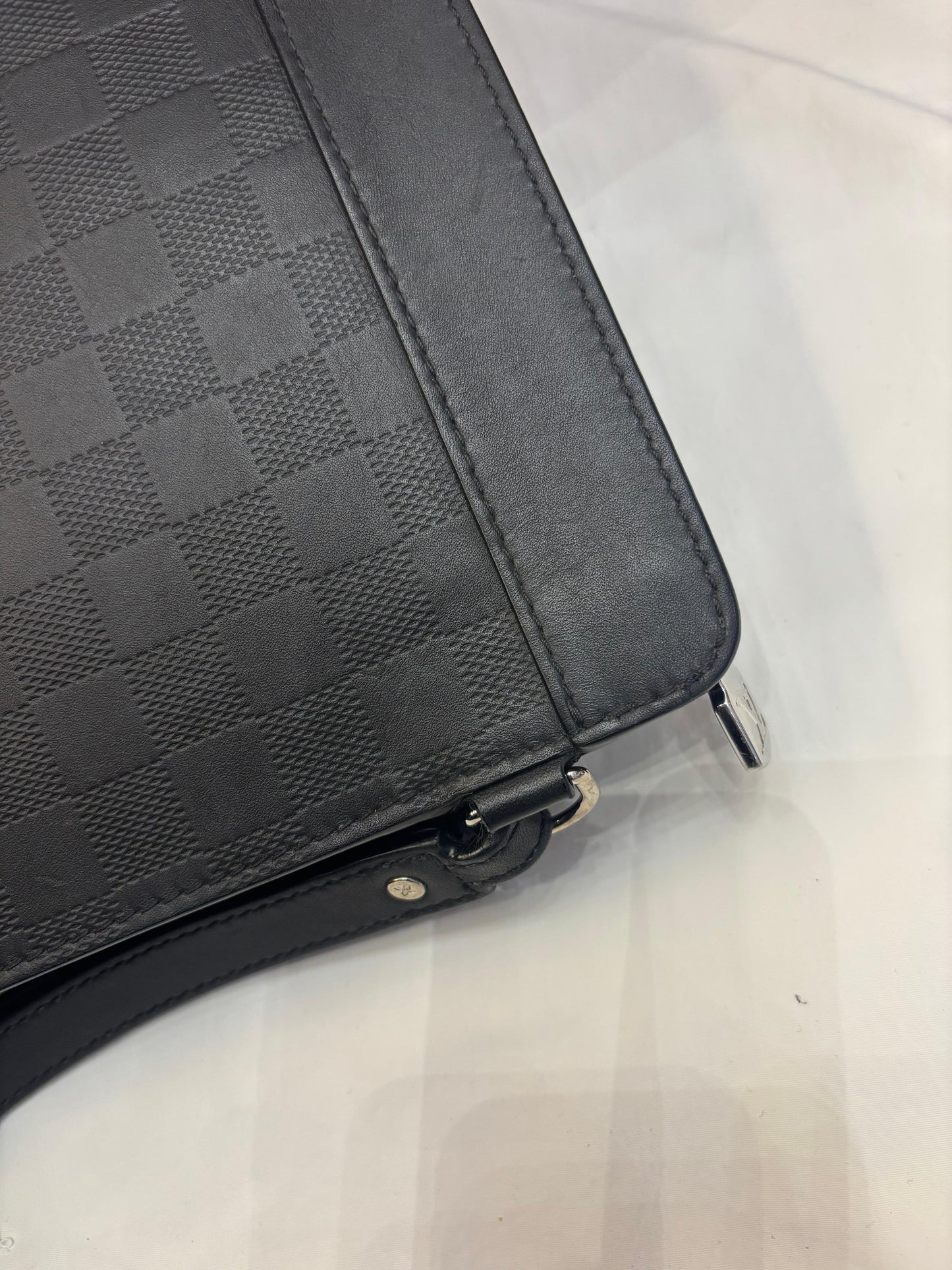LV Standing Pouch Infini Damier Noir (CHIP)