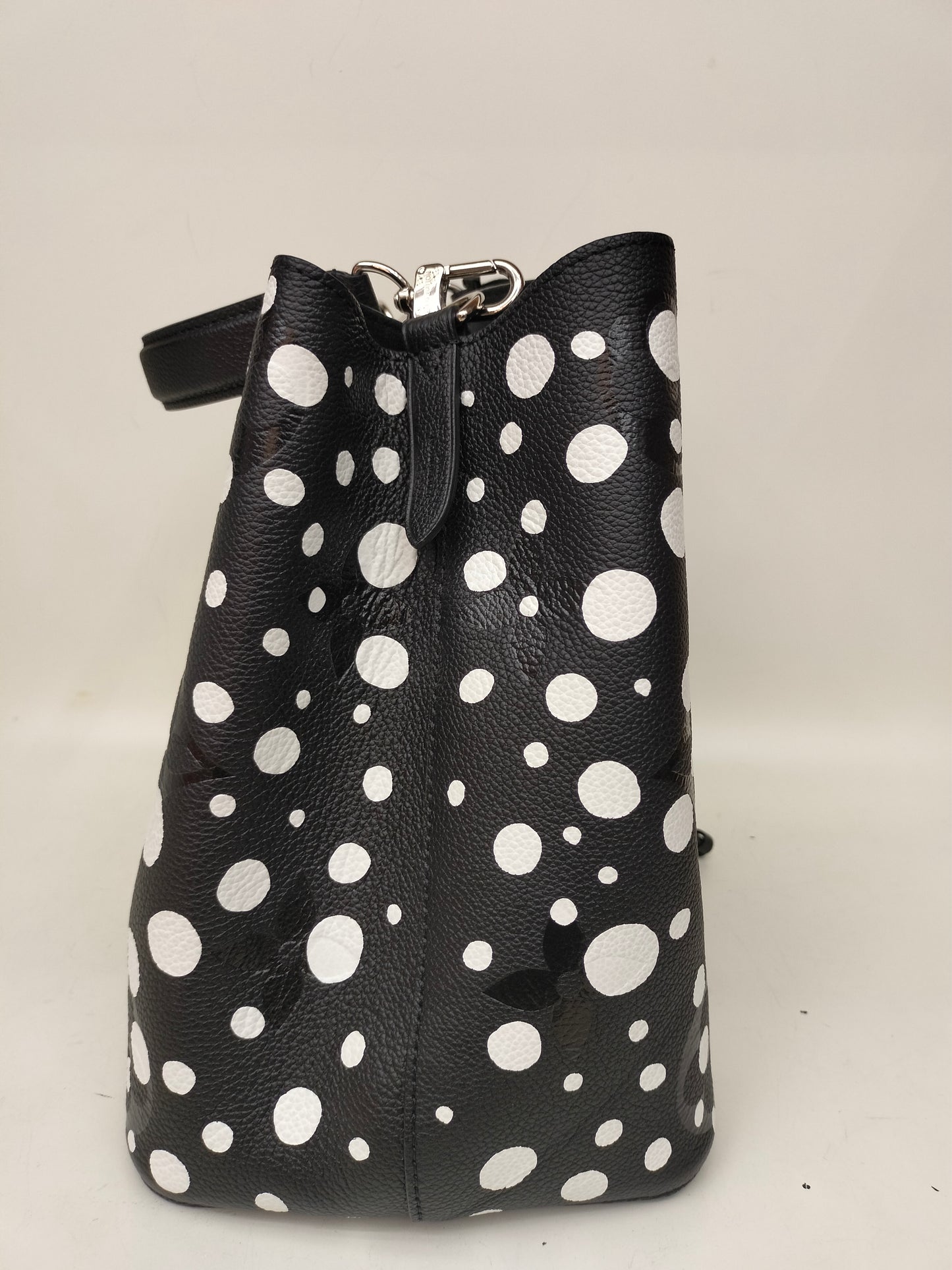 *NEW* LV Neo Noe X Yayoi Kusama Infinity Polkadot Black White (CHIP)