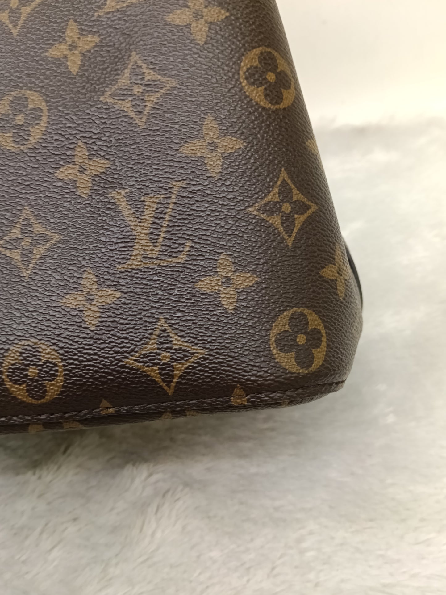 LV Neo Noe MM Monogram Noir (CHIP)