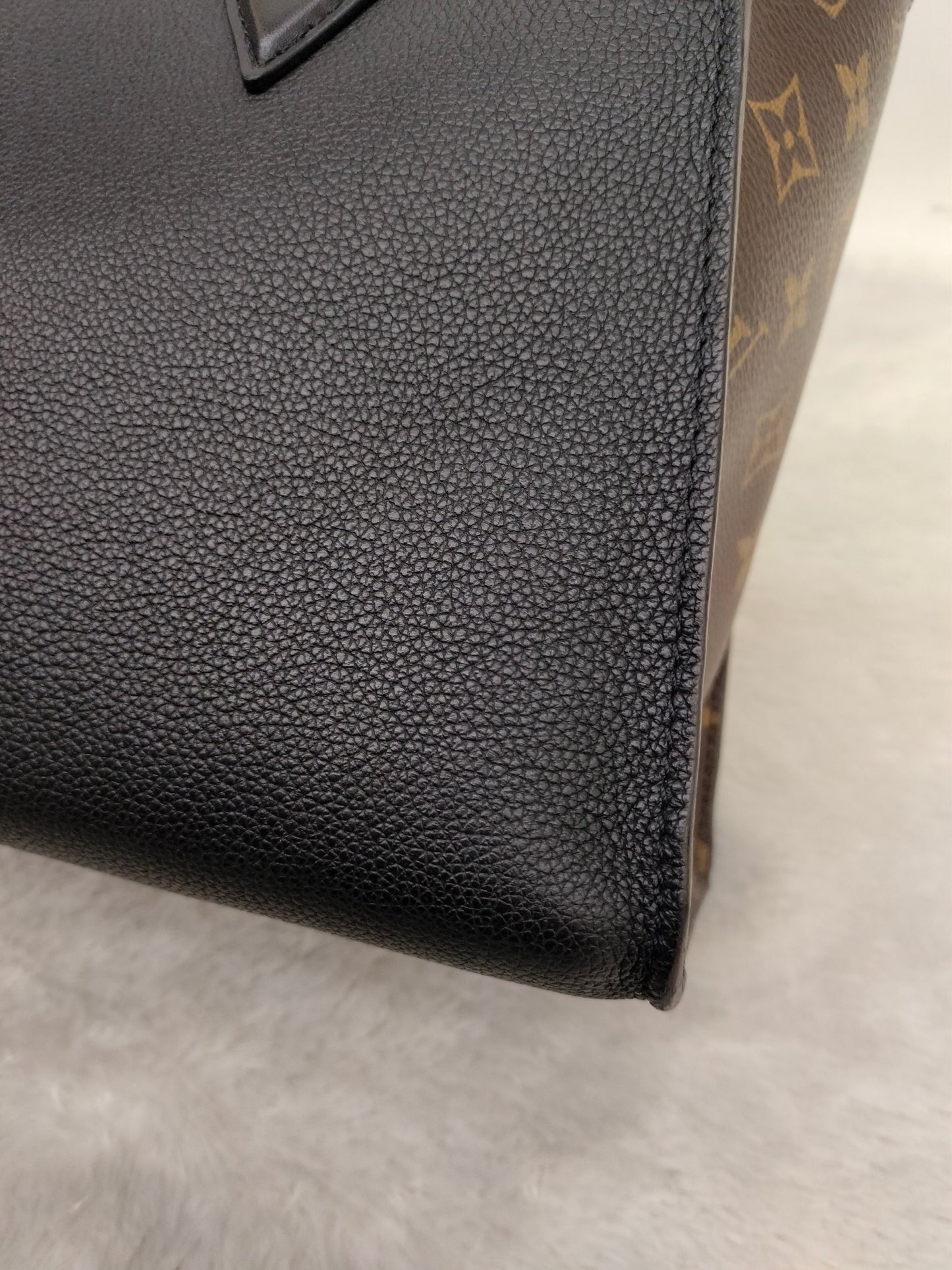 LV On My Side MM Monogram Grained Noir 2019