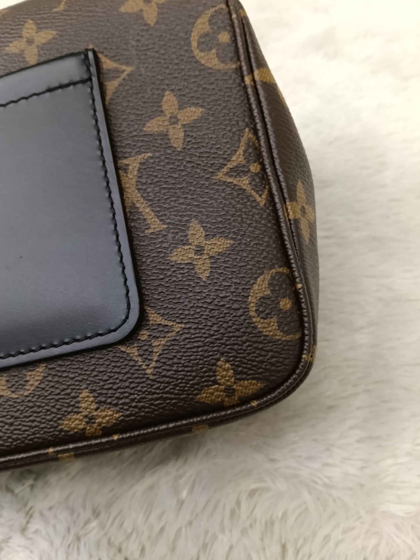 LV Marceau NM Monogram Noir (CHIP)