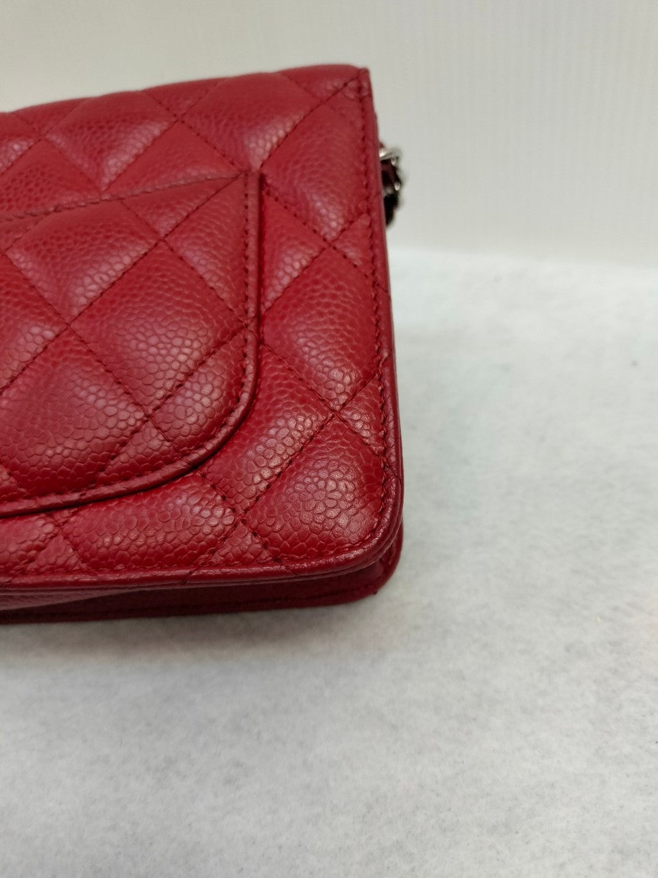 Chanel WOC Caviar Red SHW #19.                Size 20x11x3cm