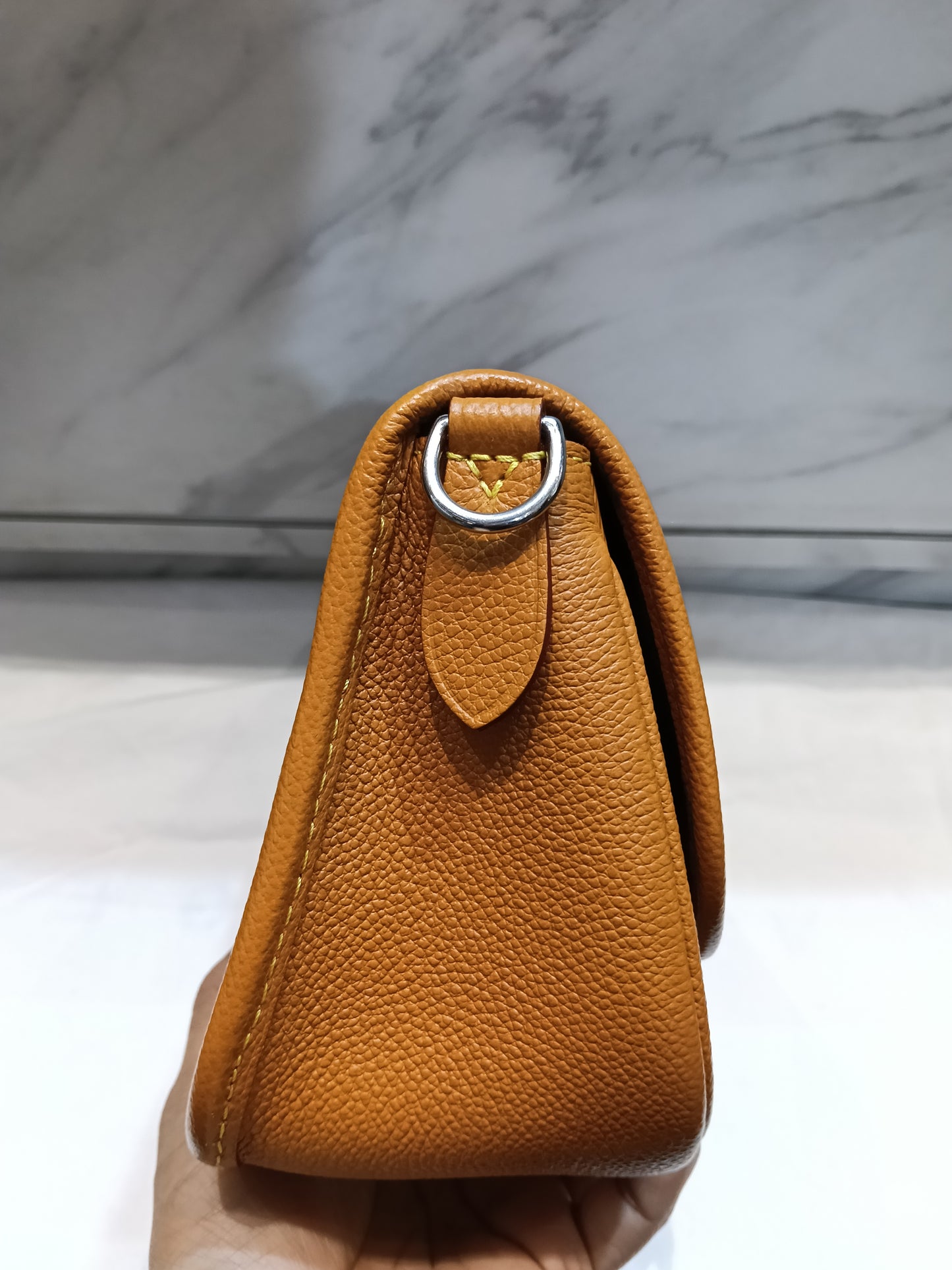 LV Buci NM Epi Gold Miel (CHIP)