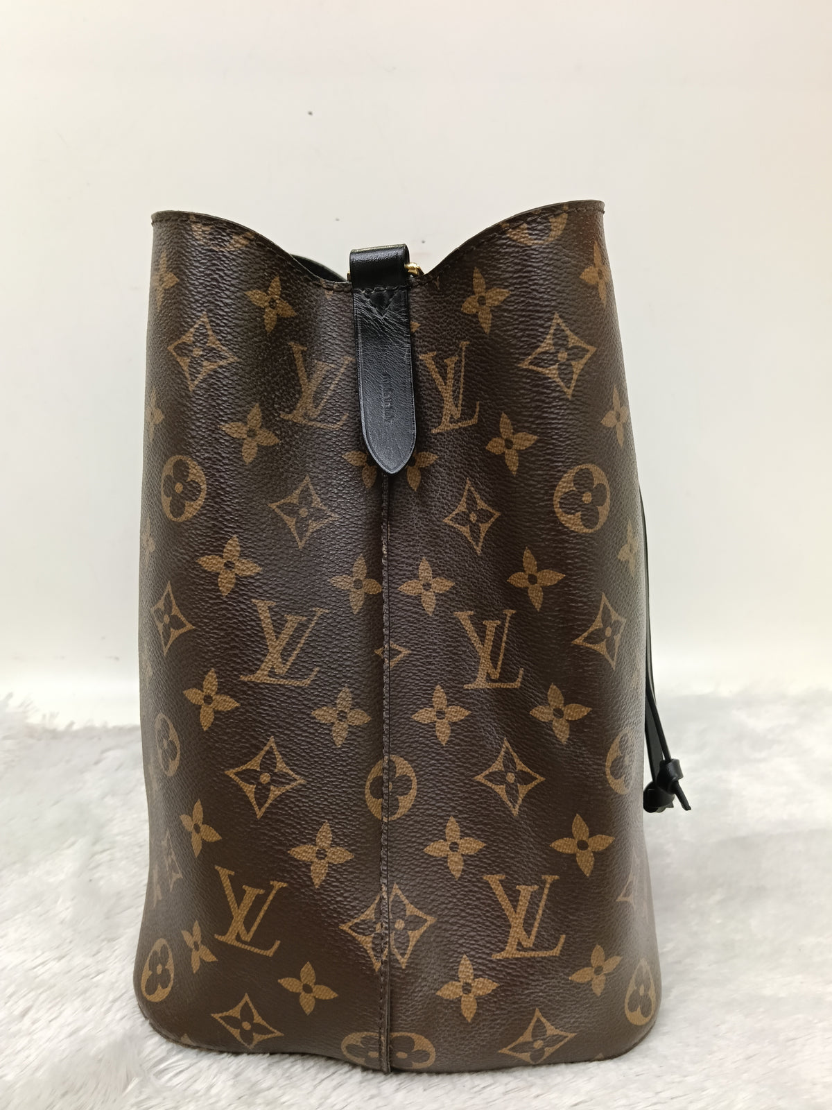 LV Neo Noe MM Monogram Noir 2020