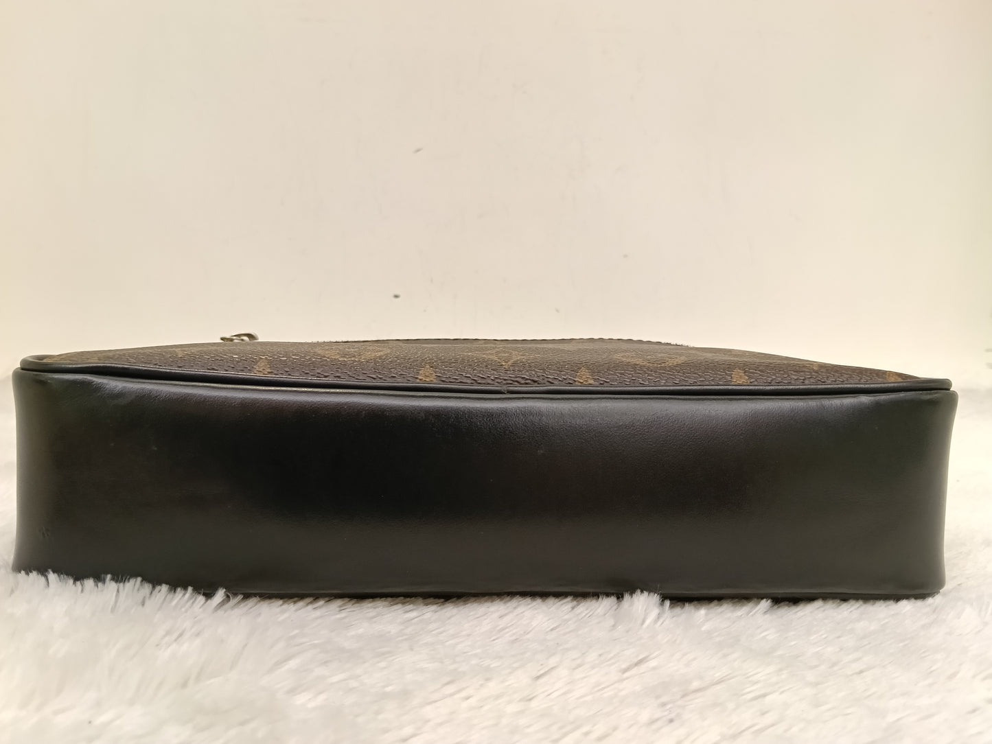 LV Kasai Clutch Monogram Macassar 2019
