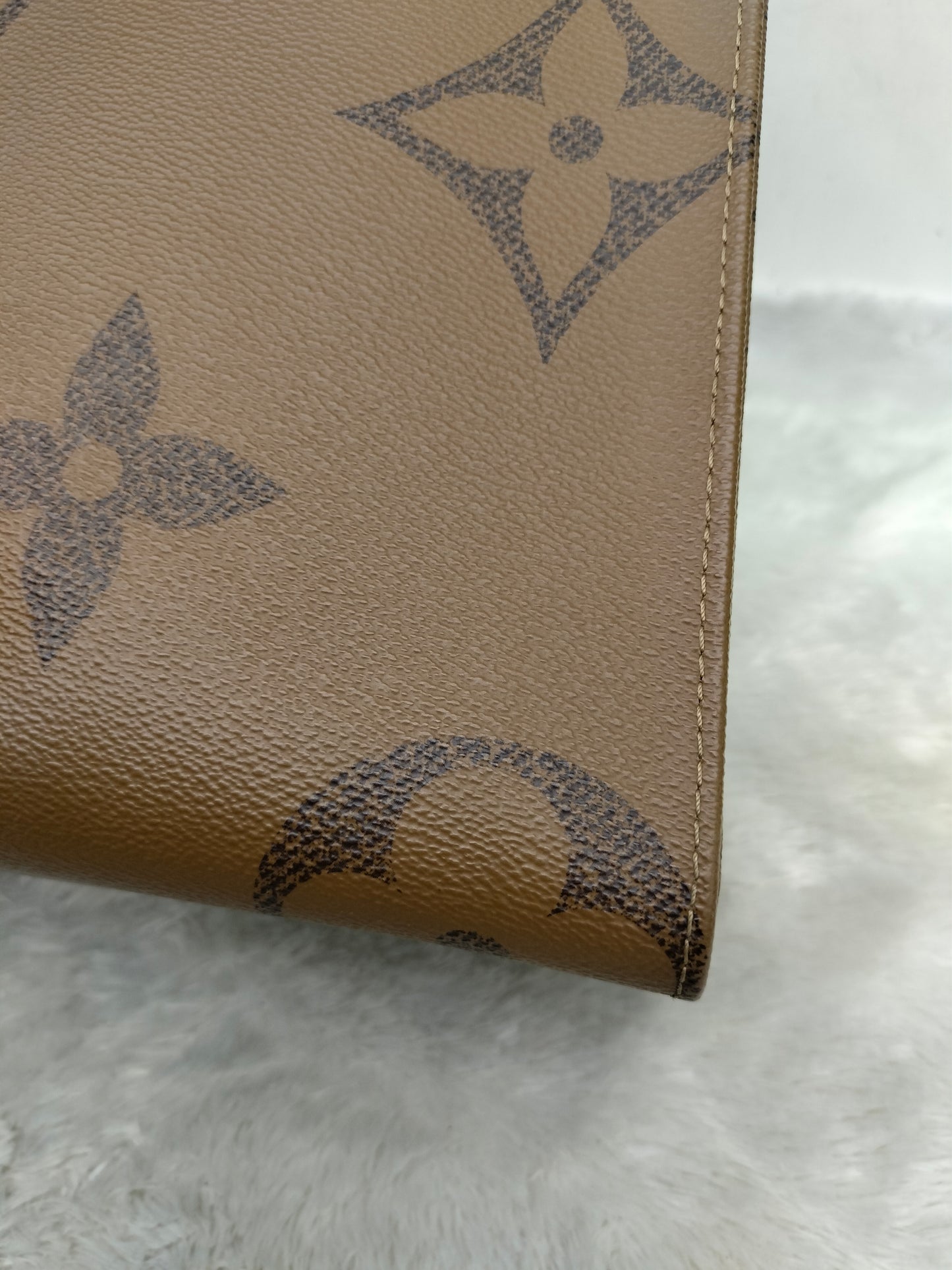 LV OTG MM Monogram Reverse (CHIP)