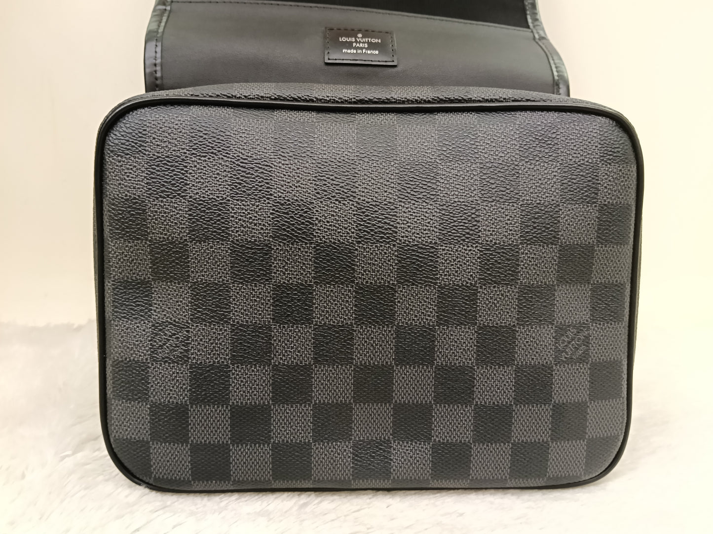 LV Hanging Toiletry Kit Graphite 2013