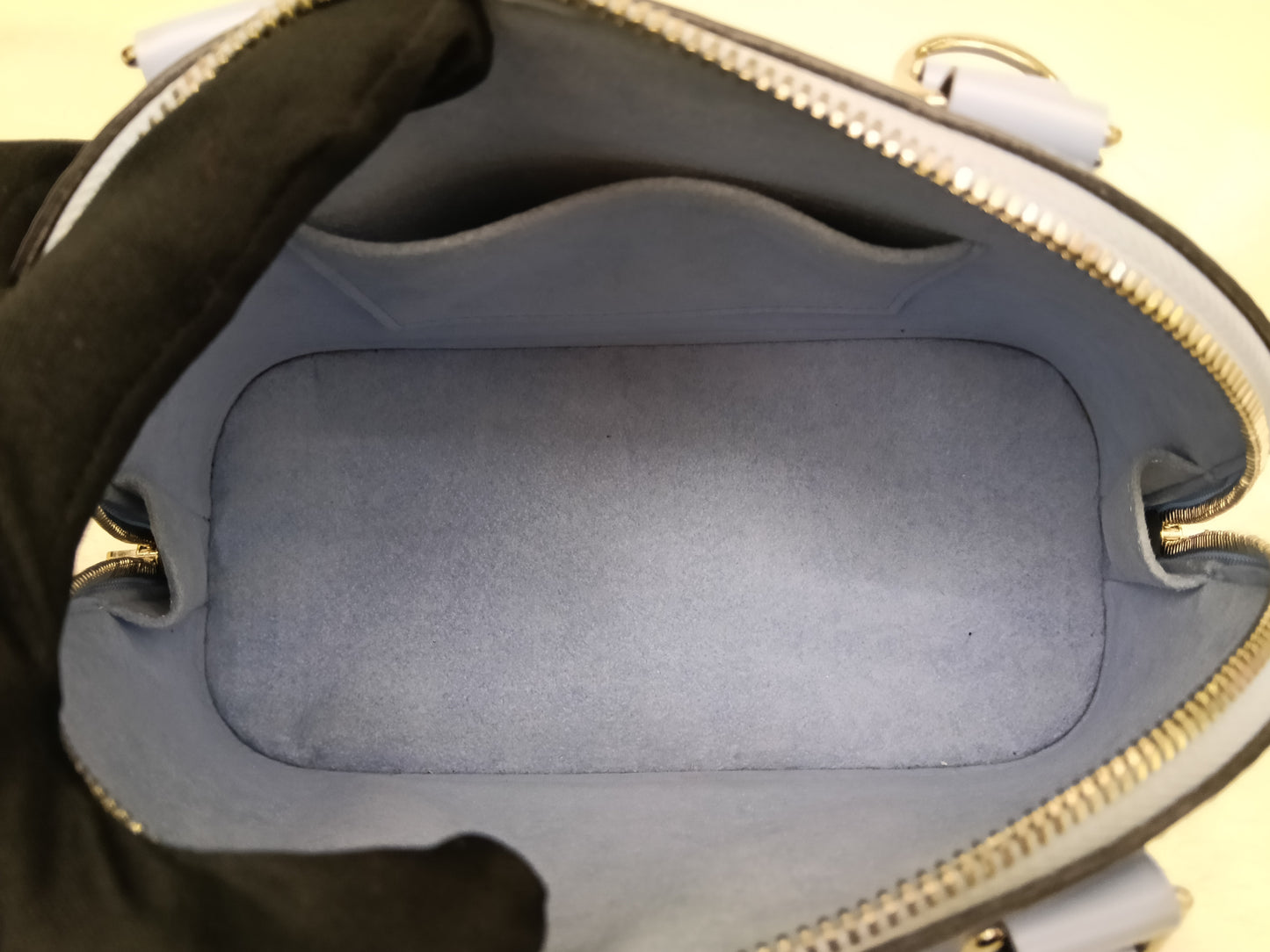 LV Alma BB Epi Bleu Nuage (CHIP)