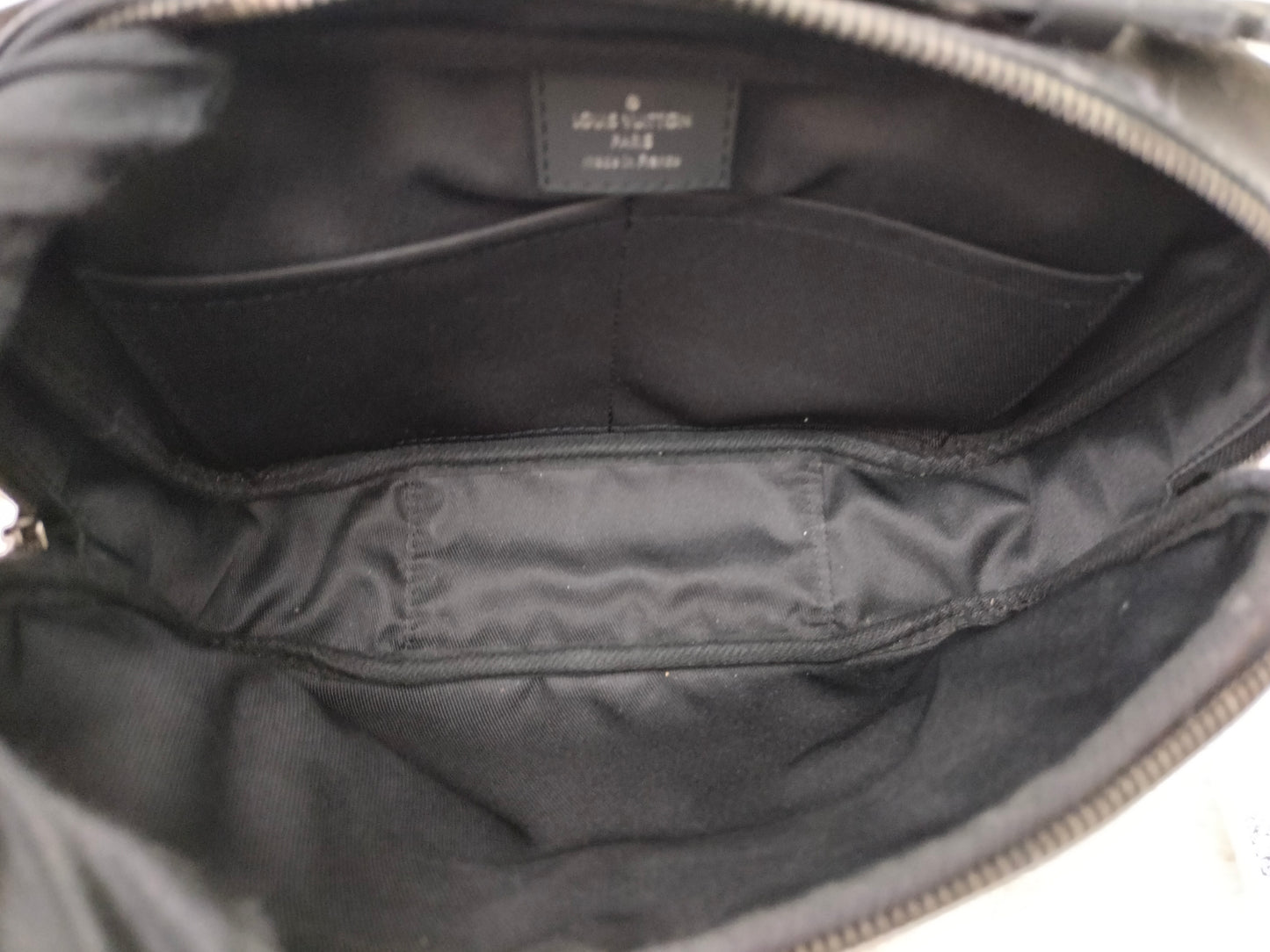 LV Bumbag Explorer Monogram Eclipse 2019