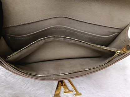 LV Pouch Louise EW Cuir Dore 2015