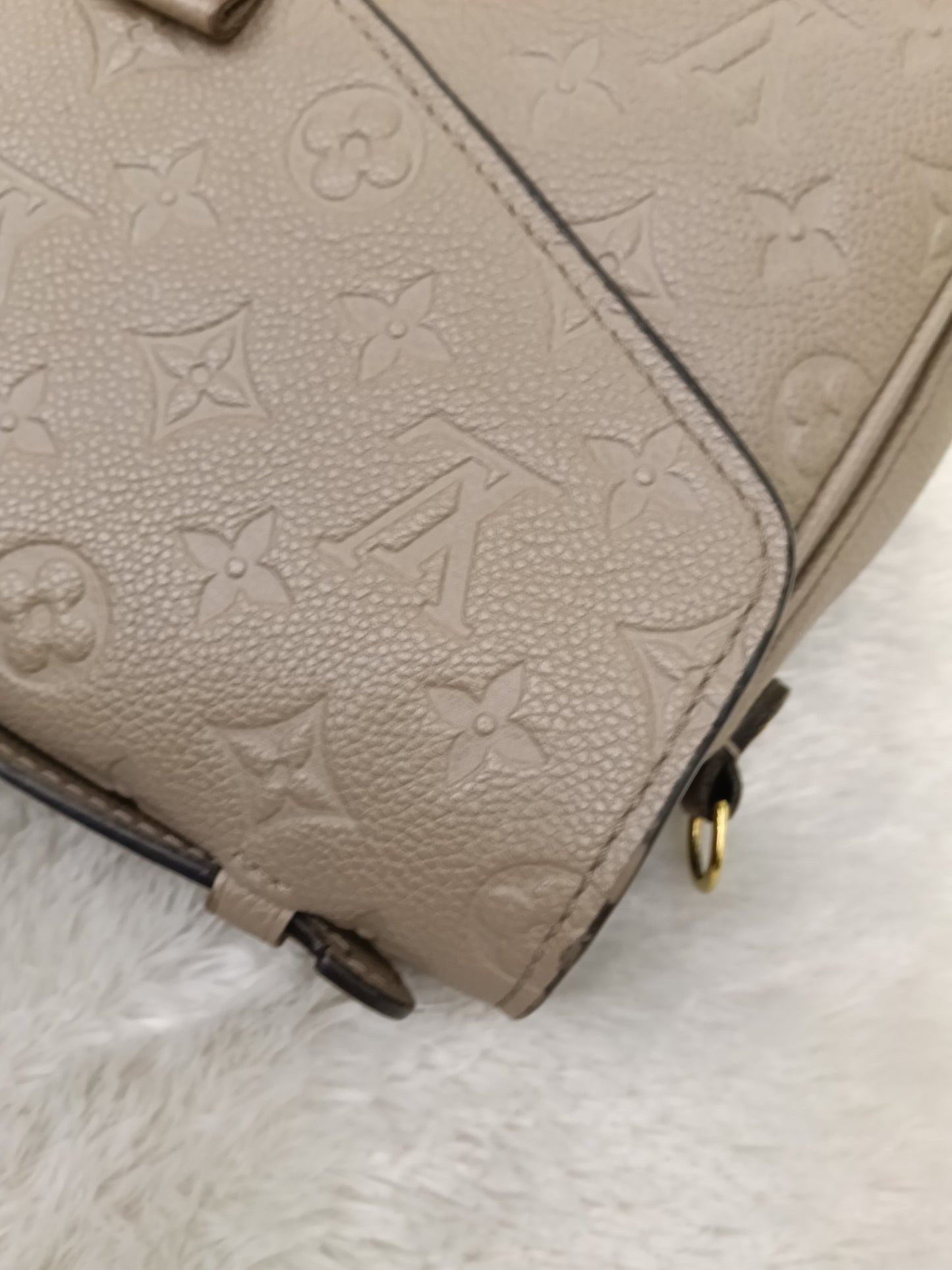 LV Metis Monogram Empreinte Tourterelle (CHIP)