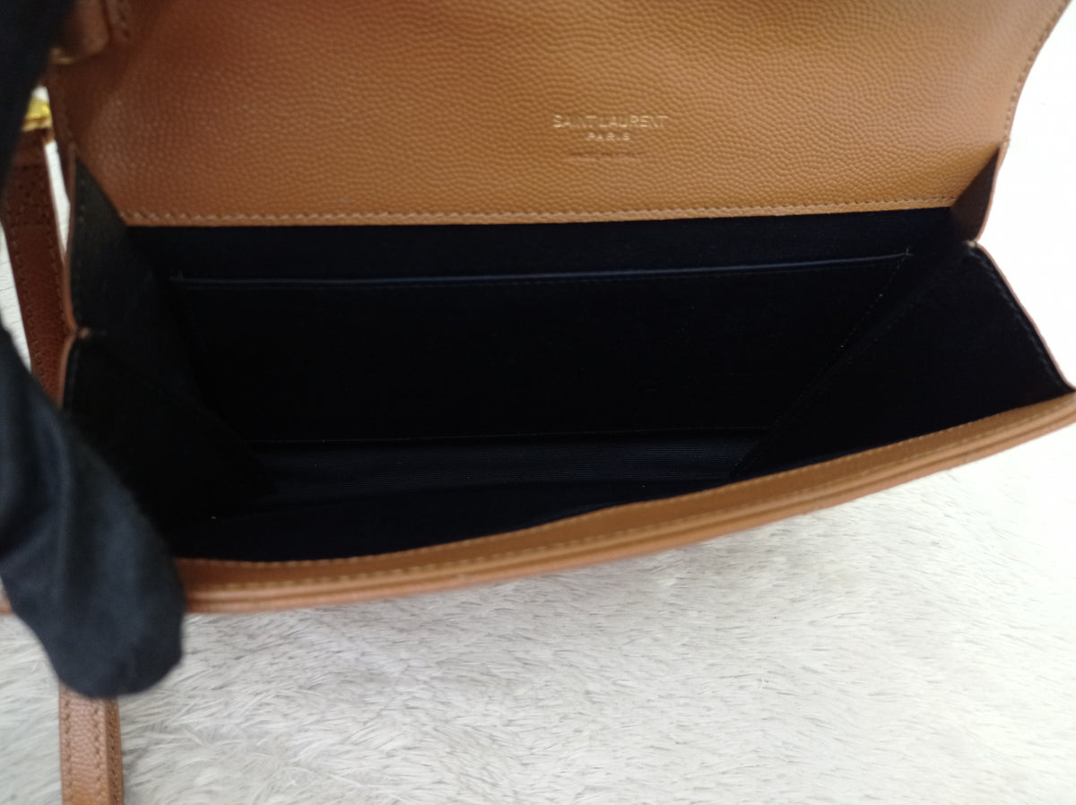 YsL Envelope Clutch Matelasse Monogramme Chevron Grained Dark Caramel GHW 2023