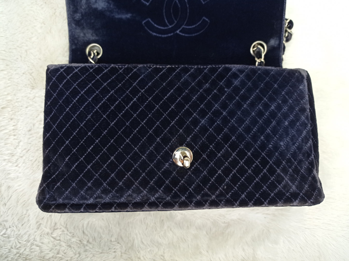 Chanel Medium Velvet Navy Blue Vintage SHW SF (broken holo)