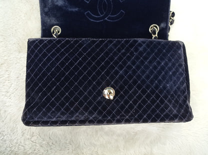 Chanel Medium Velvet Navy Blue Vintage SHW SF (broken holo)